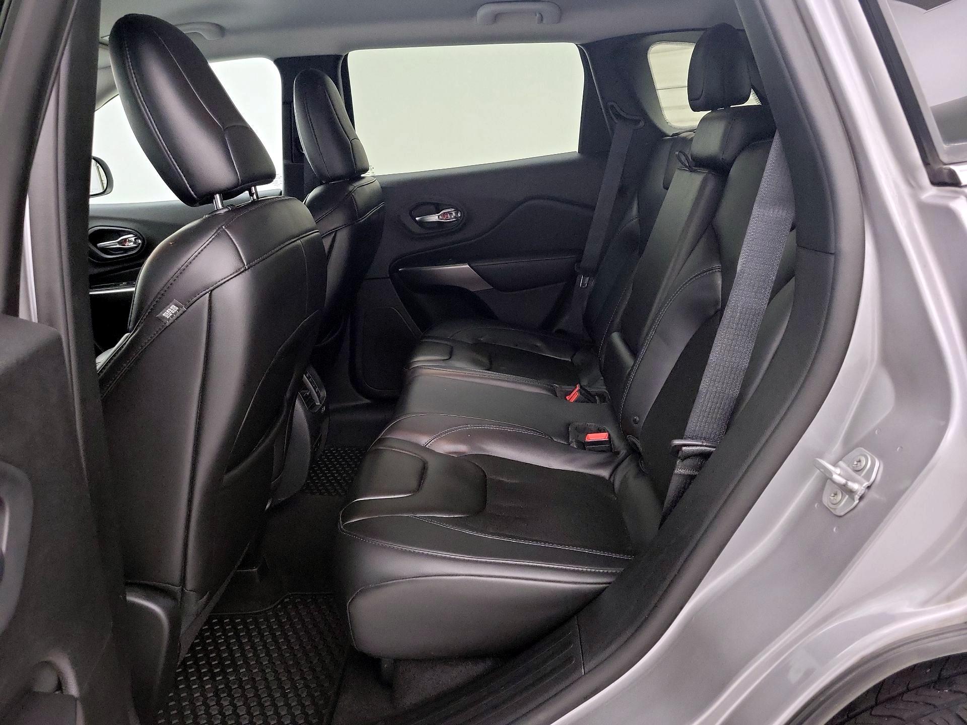 Thumbnail: 2019 Jeep Cherokee - 19