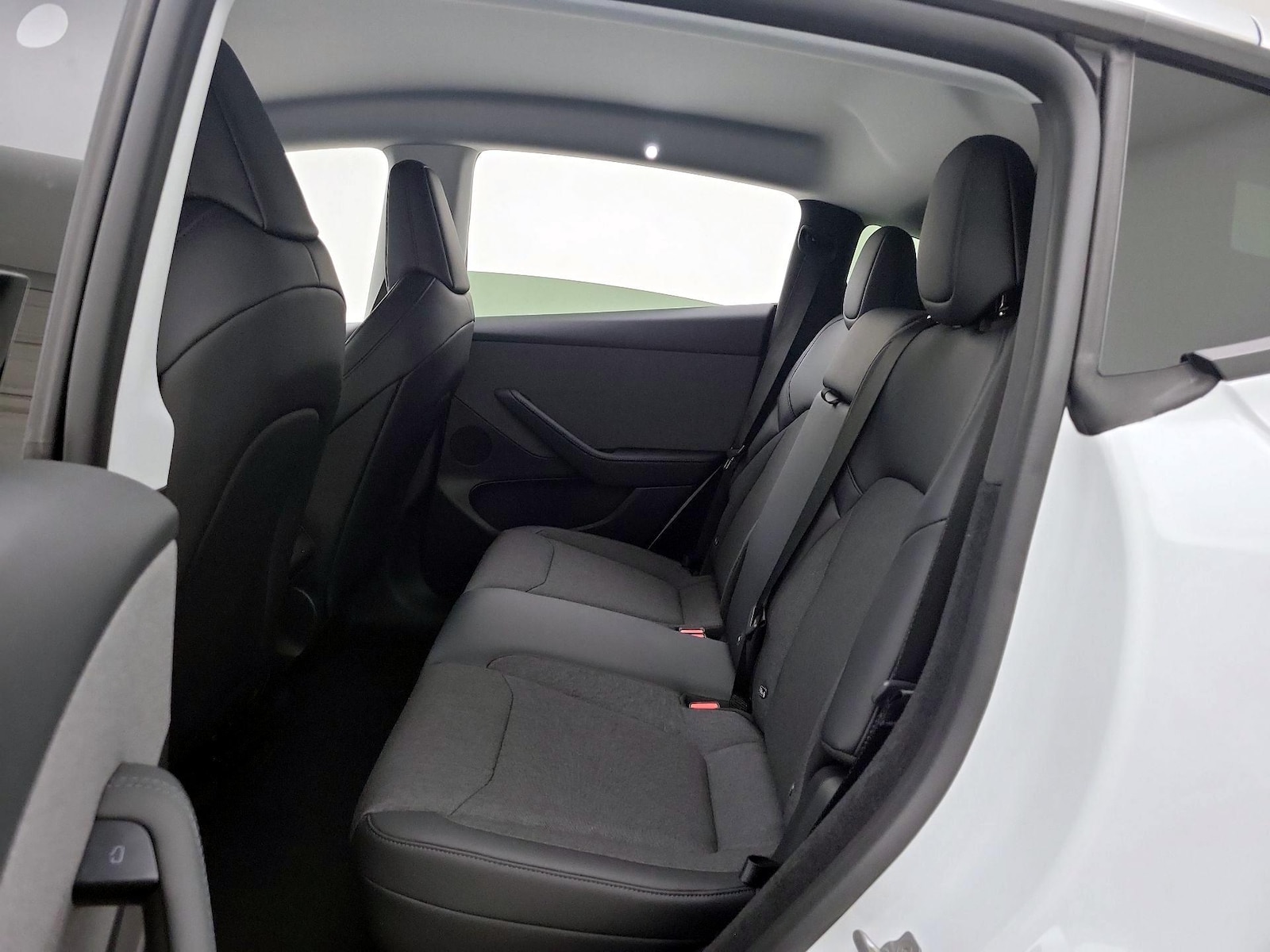 2026 Tesla Model Y Standard - Photo 19
