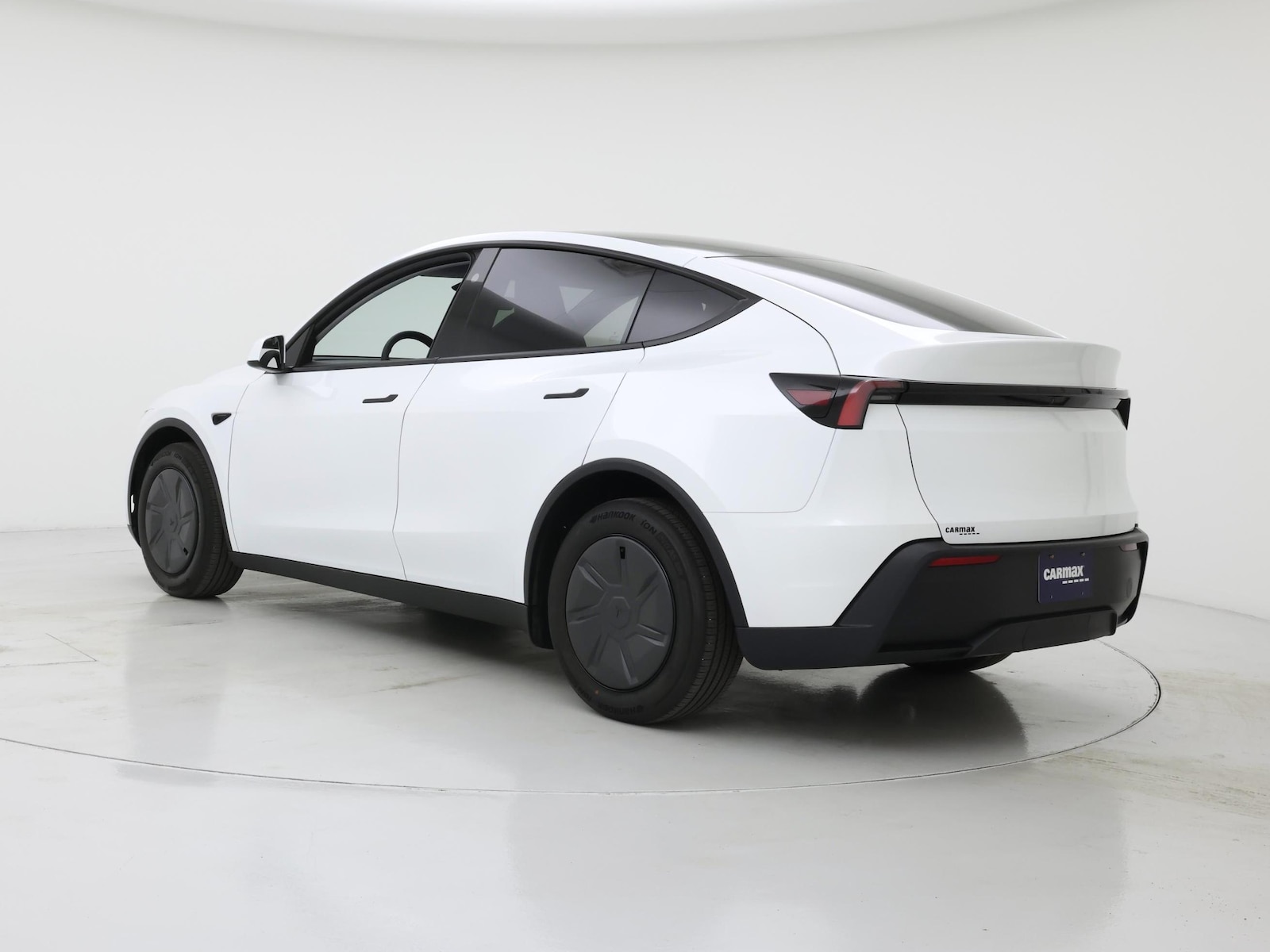 2026 Tesla Model Y Standard - Photo 3