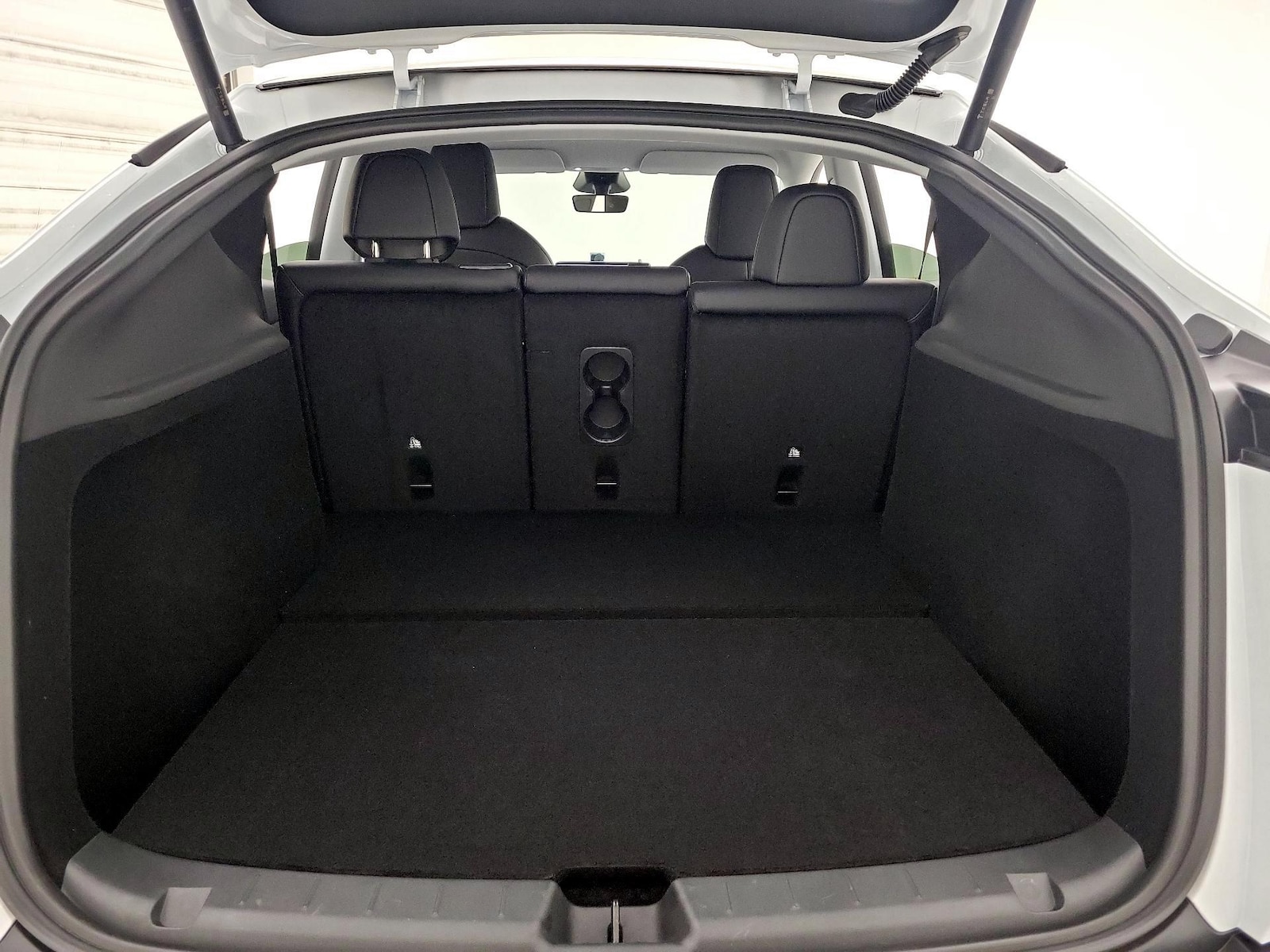 2026 Tesla Model Y Standard - Photo 20
