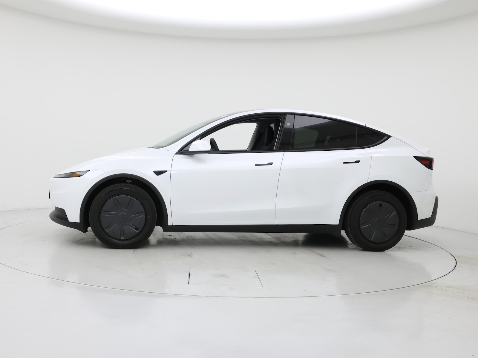 2026 Tesla Model Y Standard - Photo 4