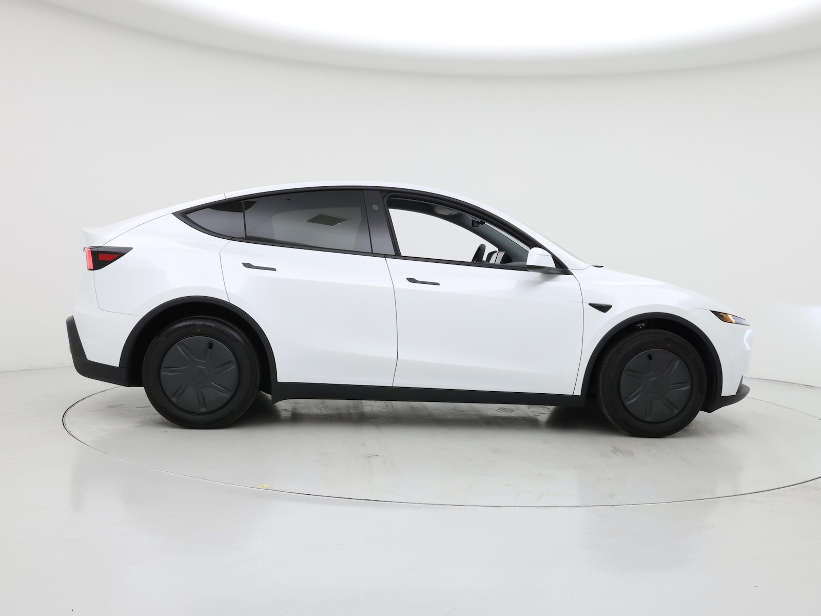 2026 Tesla Model Y Standard - Photo 8