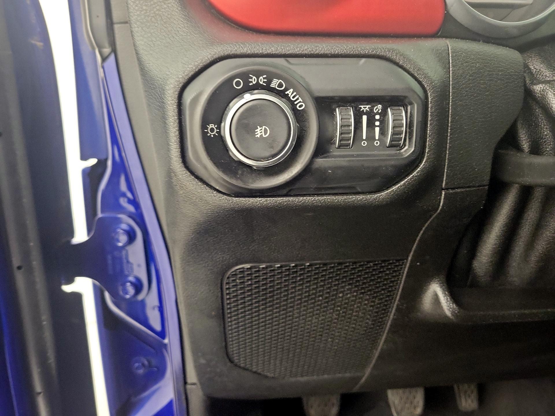 Thumbnail: 2018 Jeep Wrangler - 13