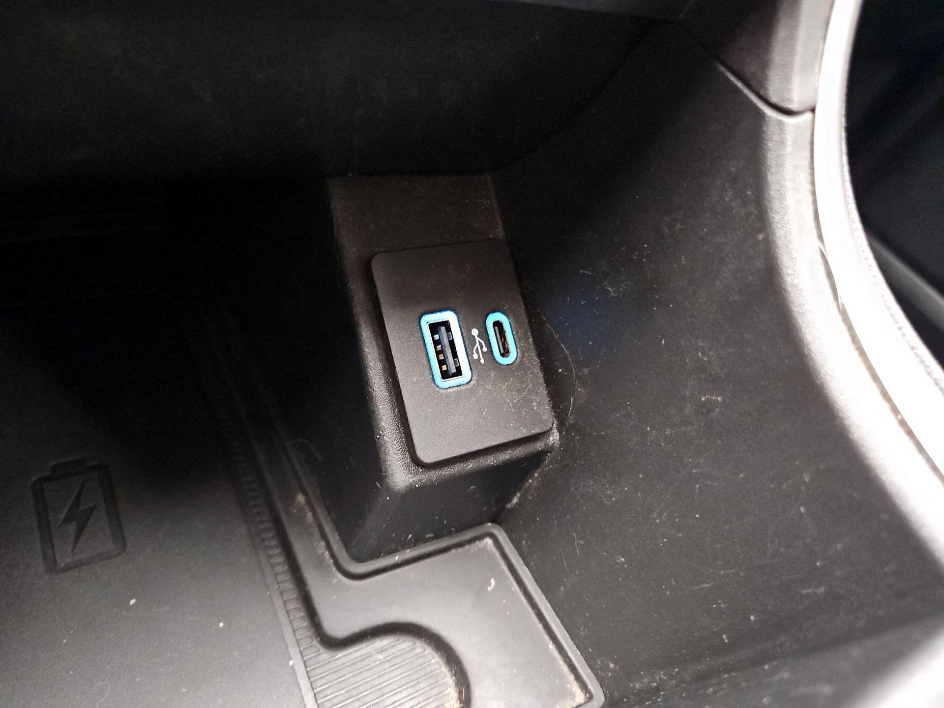 Thumbnail: 2023 Ford Edge - 16