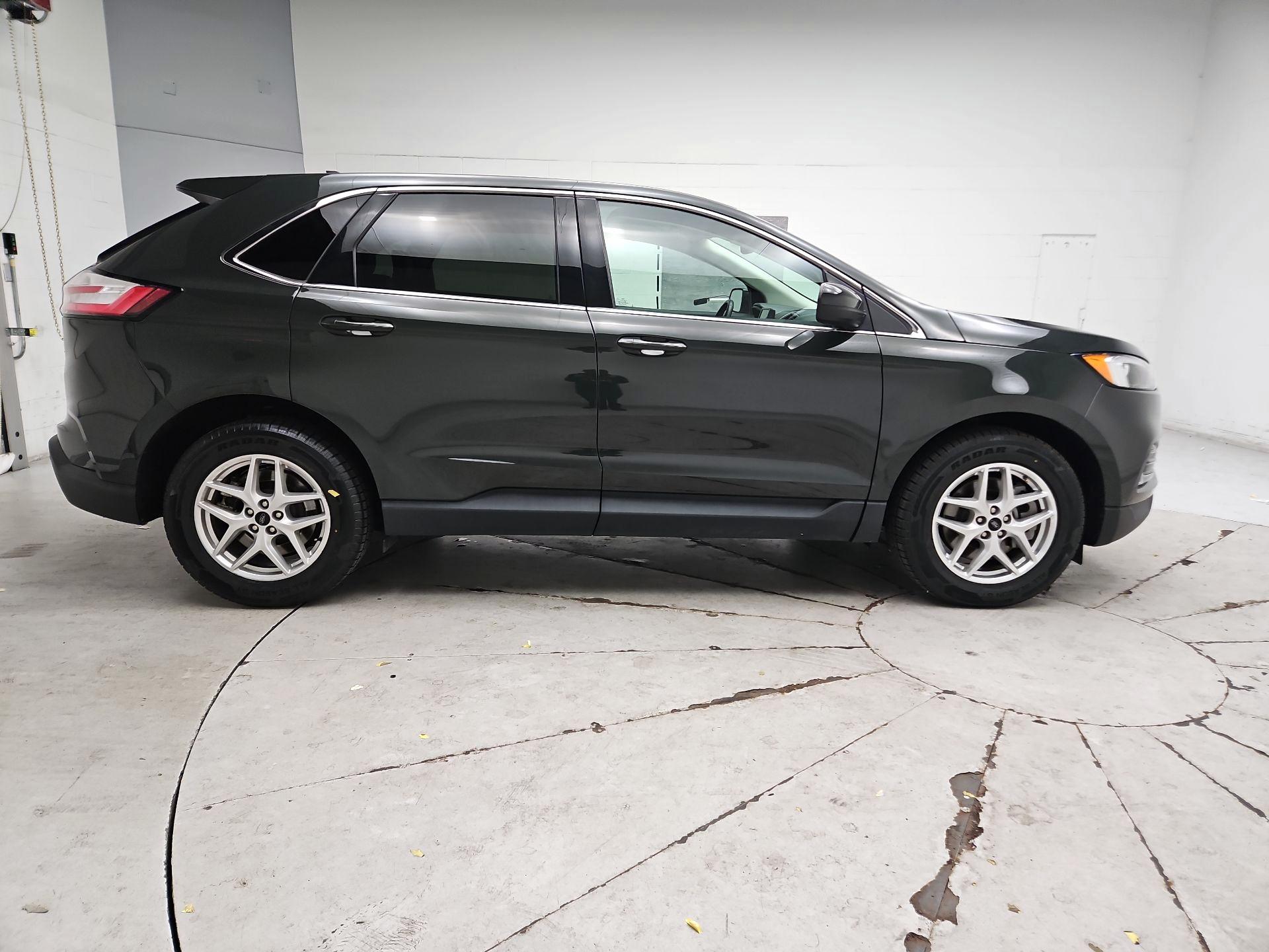 Thumbnail: 2023 Ford Edge - 4