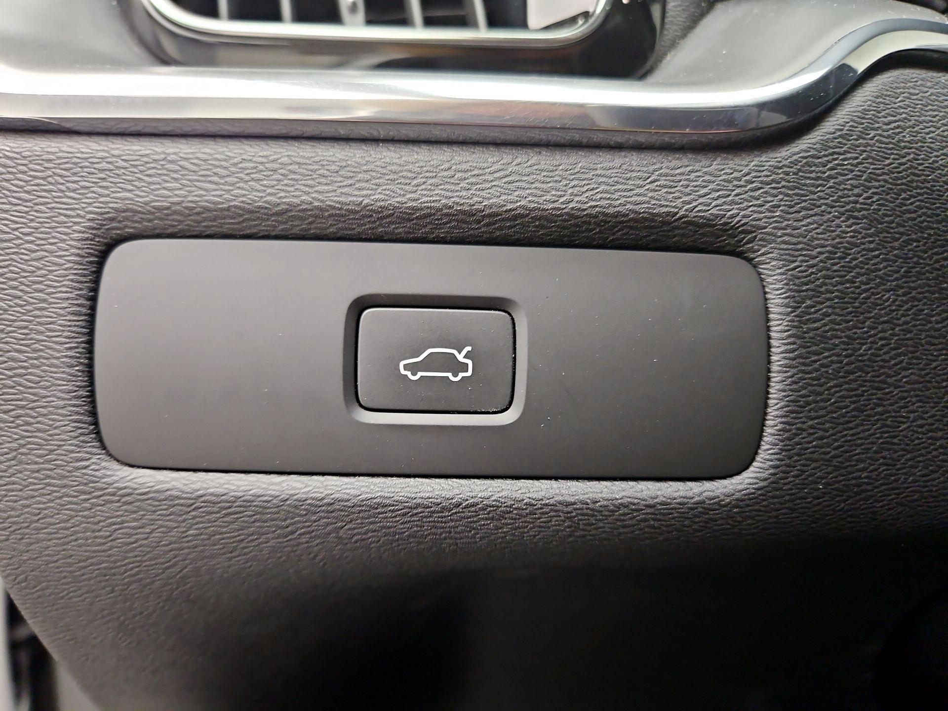 Thumbnail: 2023 Volvo XC60 - 11