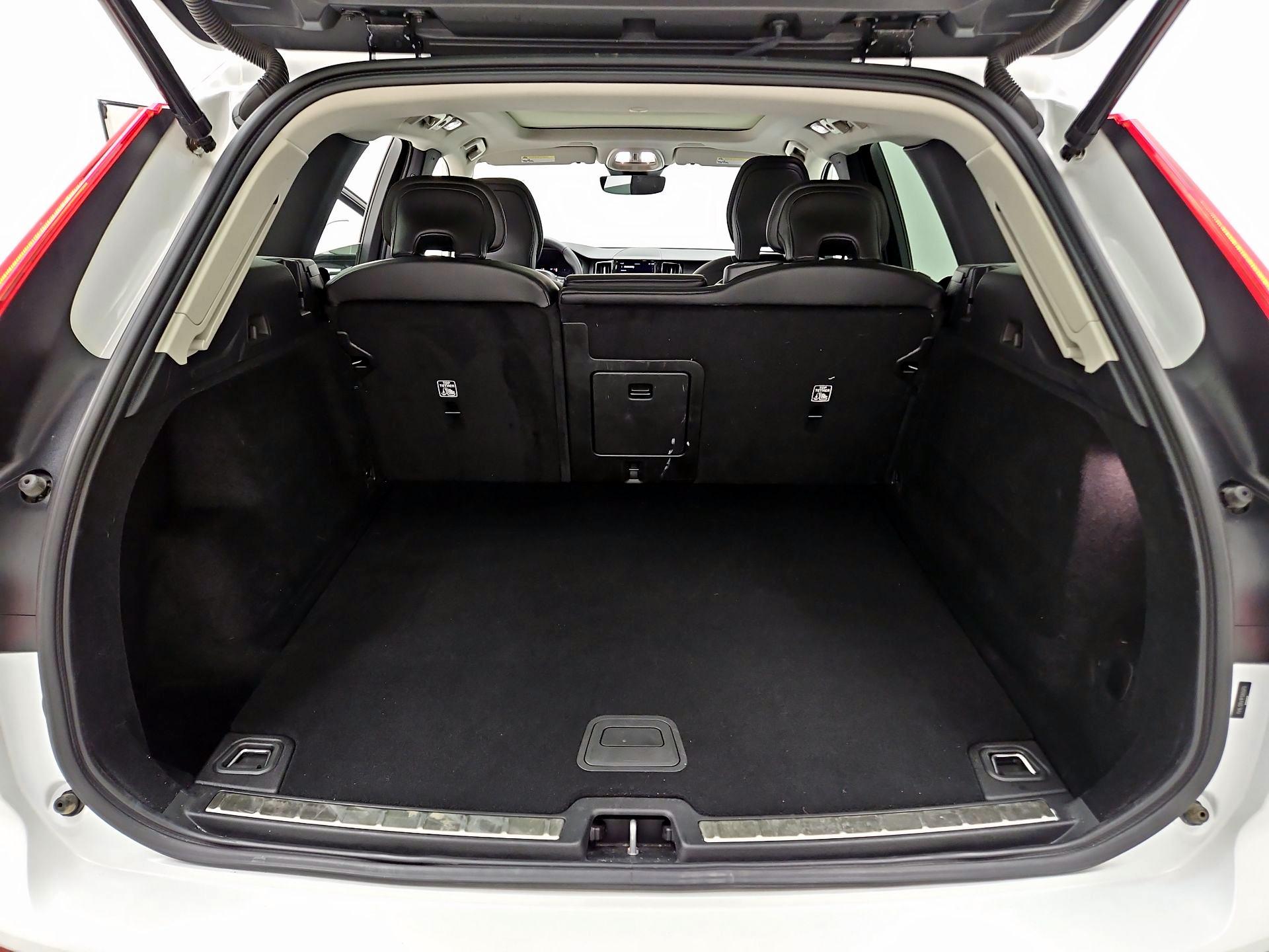 Thumbnail: 2023 Volvo XC60 - 20