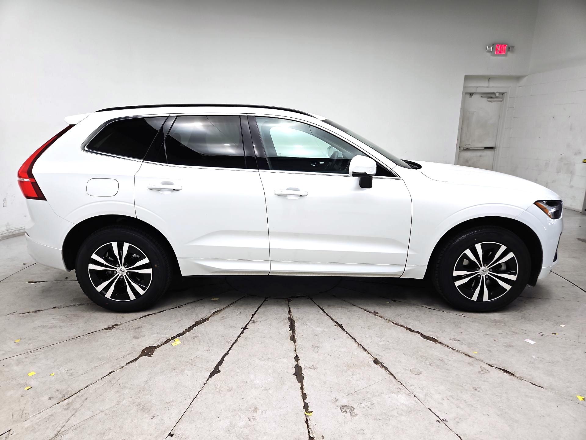 Thumbnail: 2023 Volvo XC60 - 4