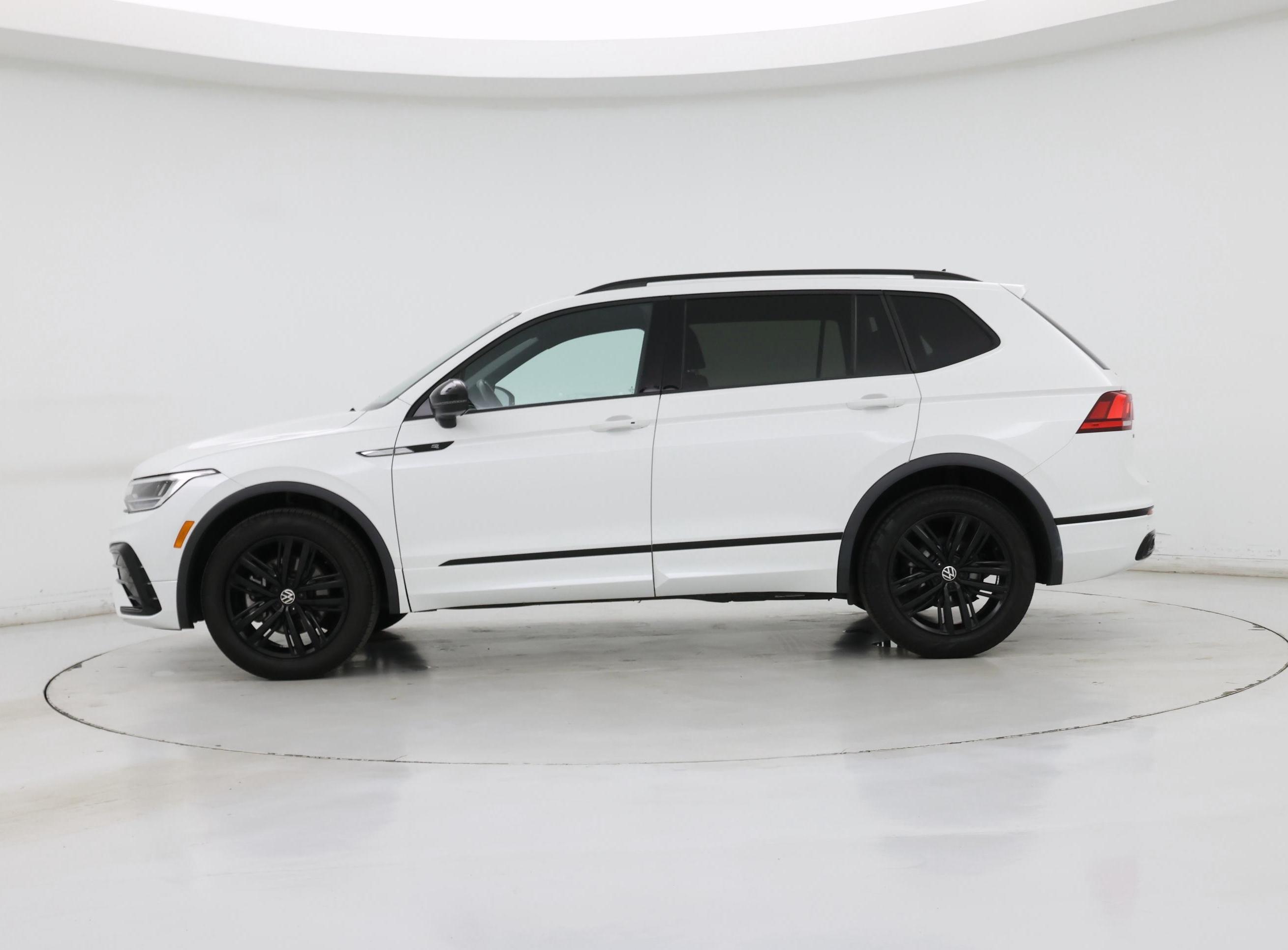 Thumbnail: 2022 Volkswagen Tiguan - 3