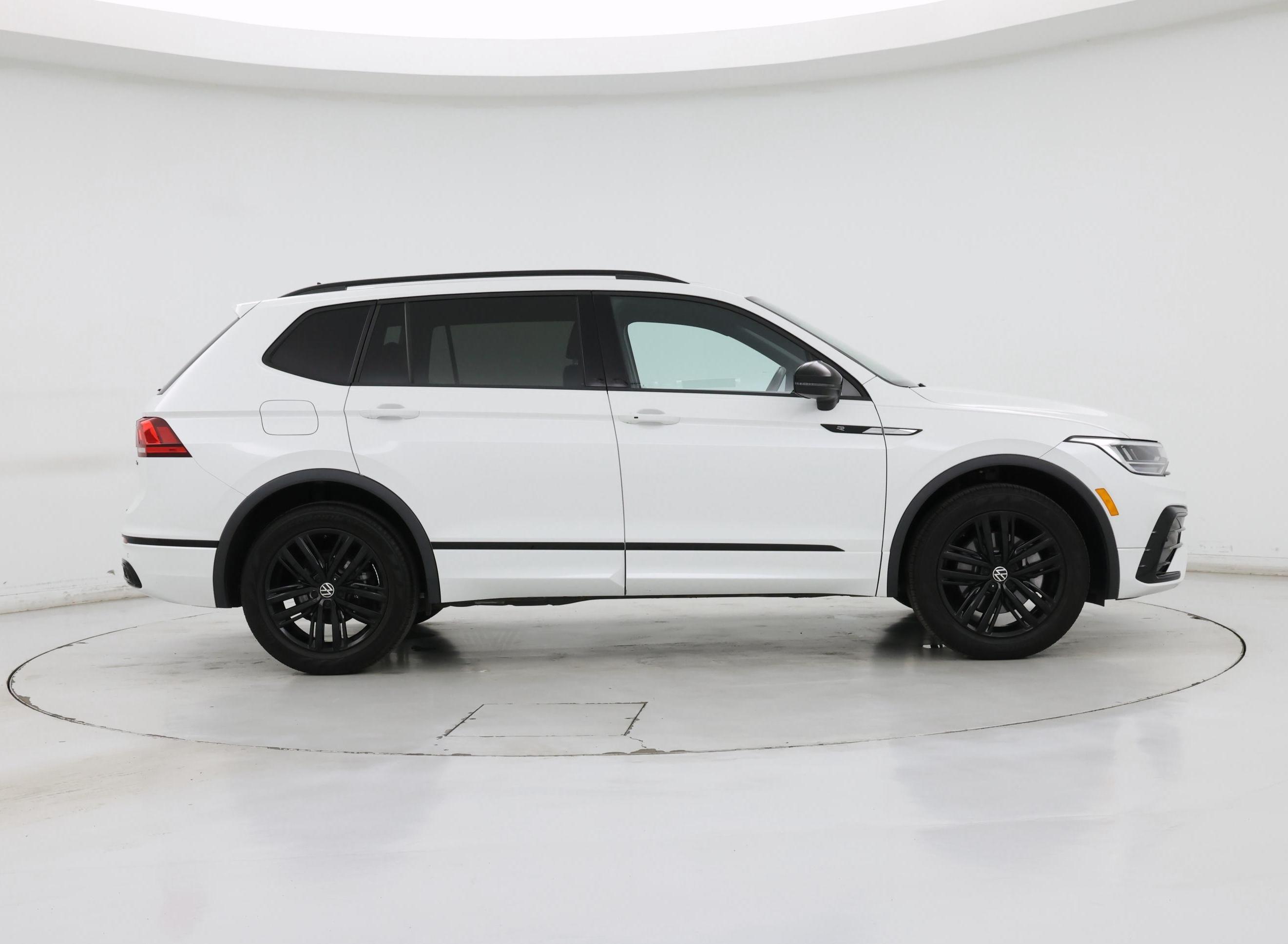 Thumbnail: 2022 Volkswagen Tiguan - 7