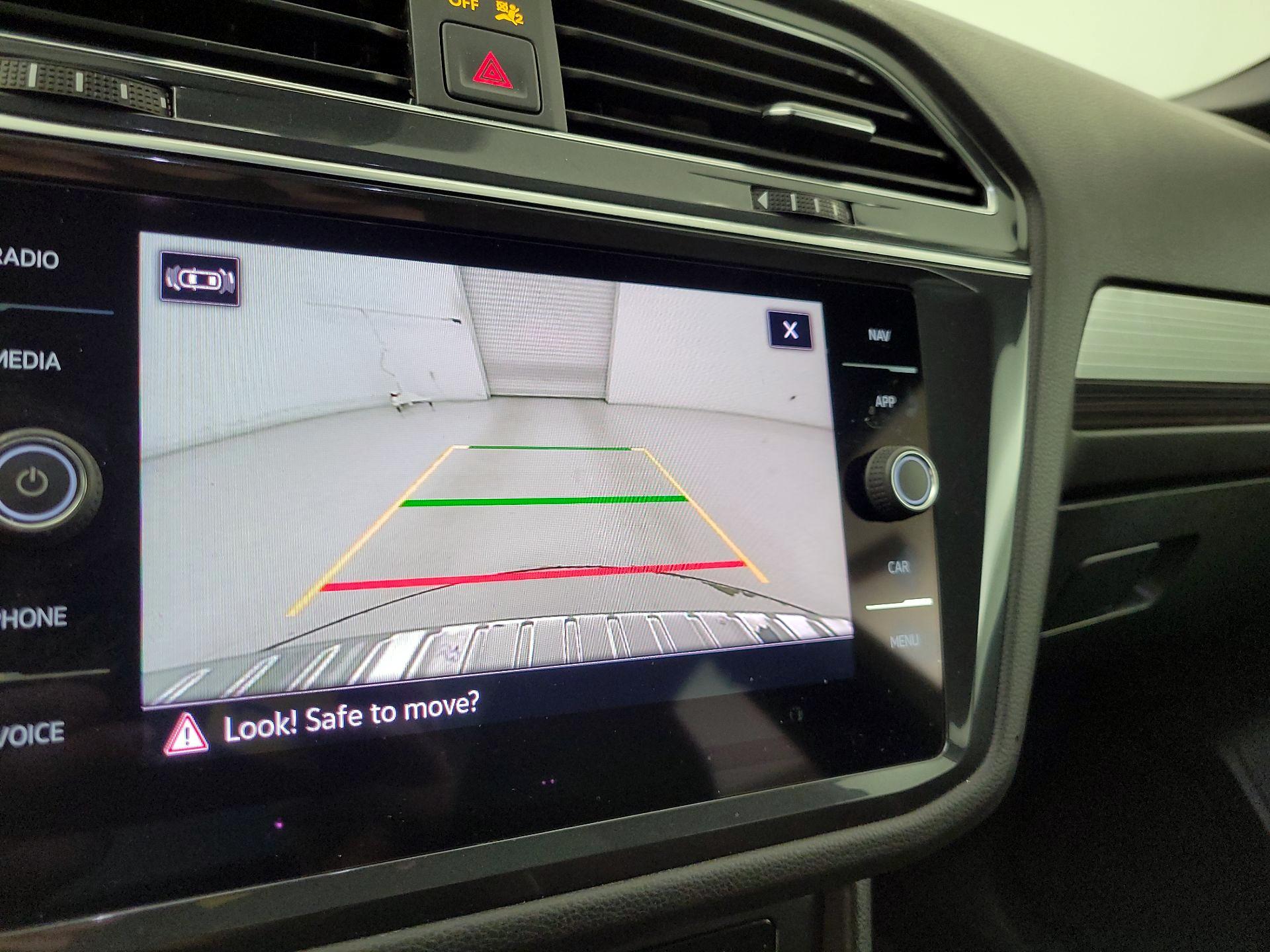 Thumbnail: 2022 Volkswagen Tiguan - 15