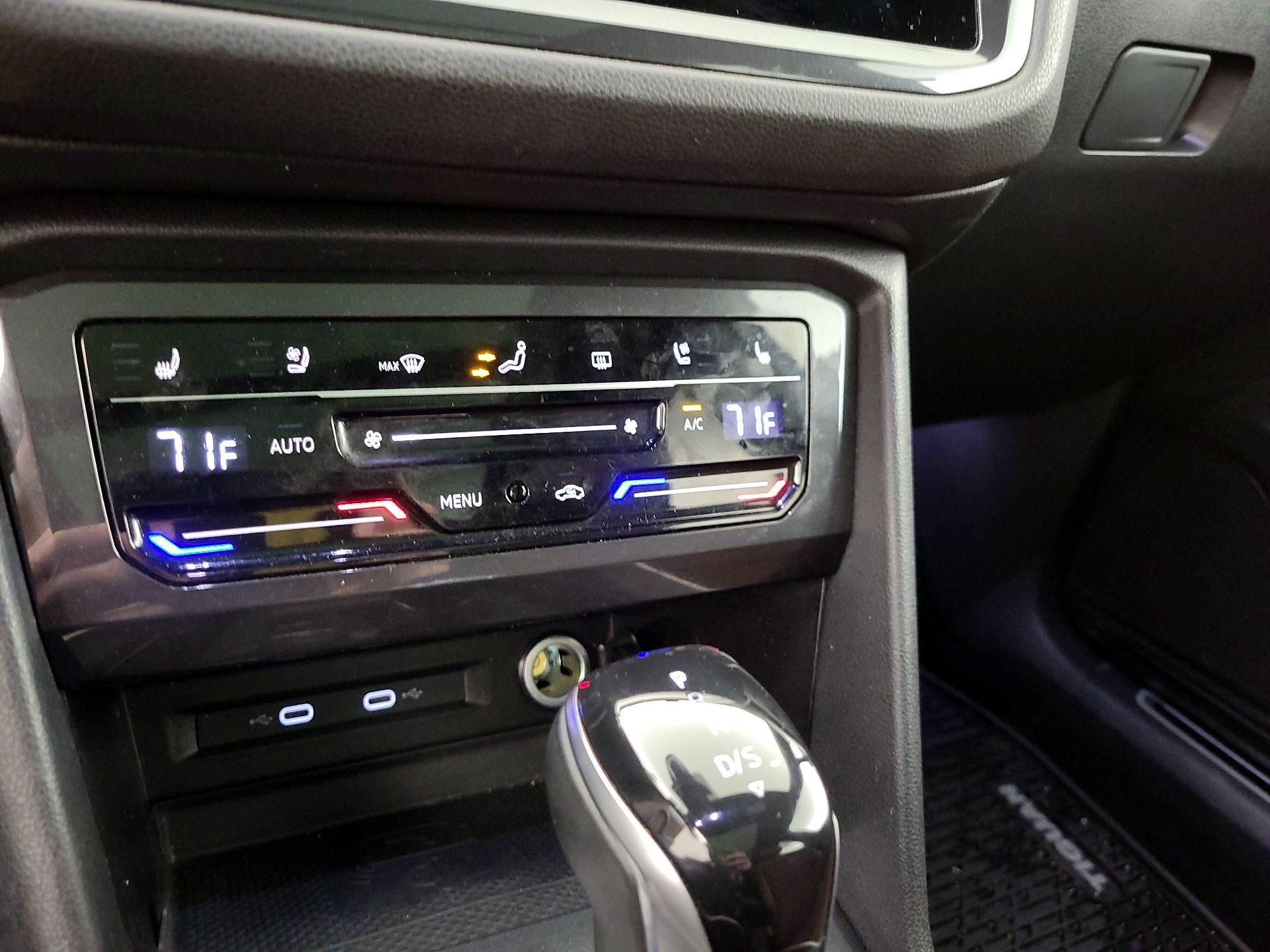 Thumbnail: 2022 Volkswagen Tiguan - 17