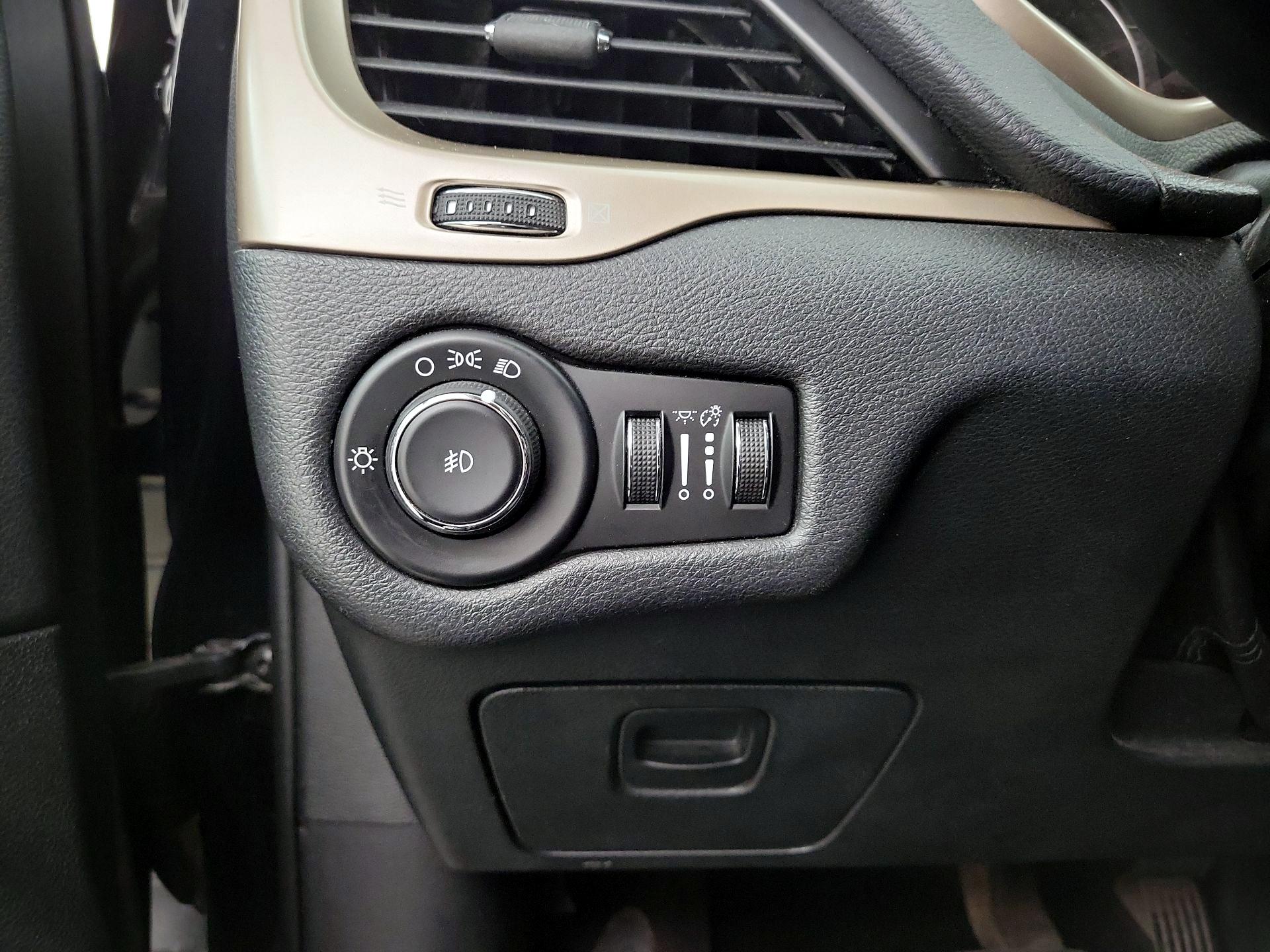 Thumbnail: 2014 Jeep Cherokee - 13