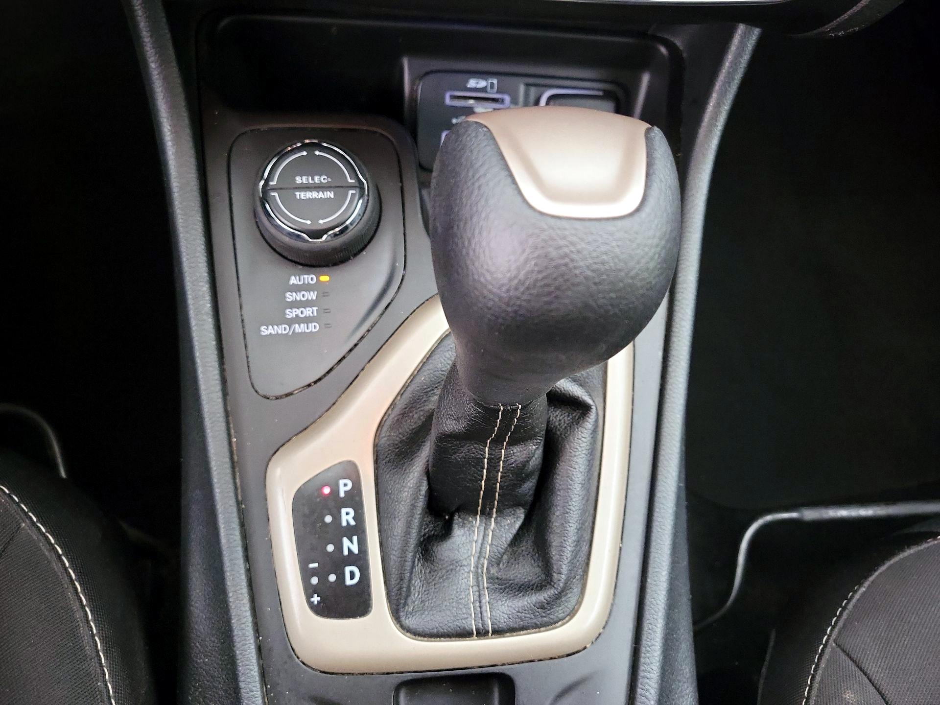 Thumbnail: 2014 Jeep Cherokee - 16