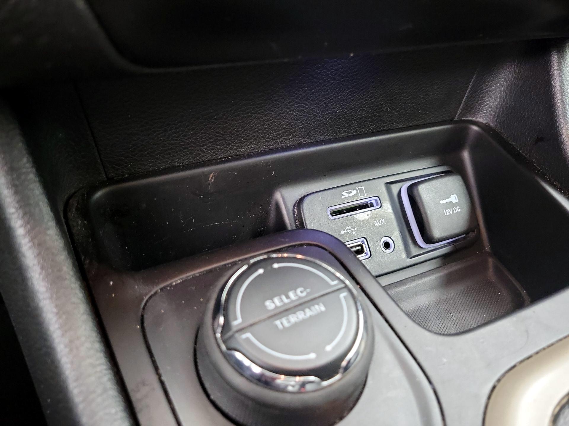 Thumbnail: 2014 Jeep Cherokee - 17