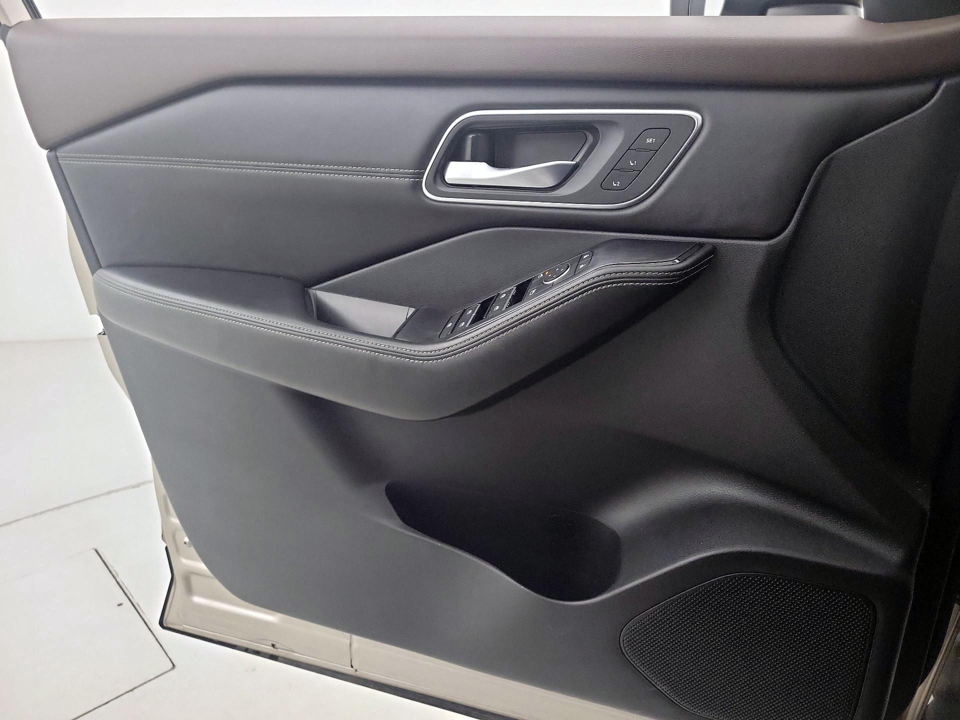 Thumbnail: 2021 Nissan Rogue - 12