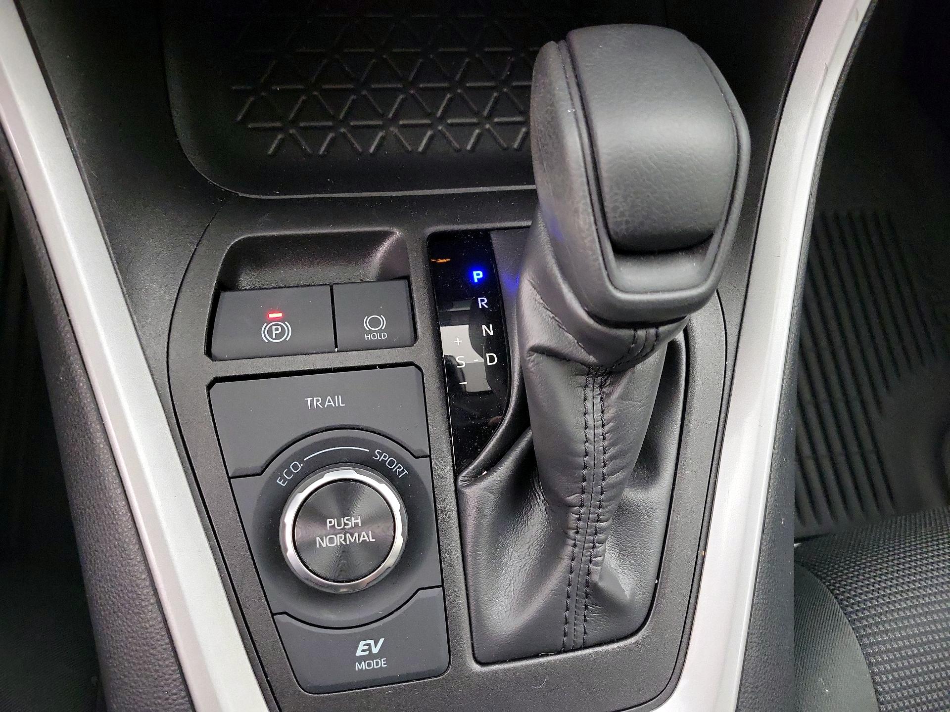 Thumbnail: 2023 Toyota RAV4 - 17