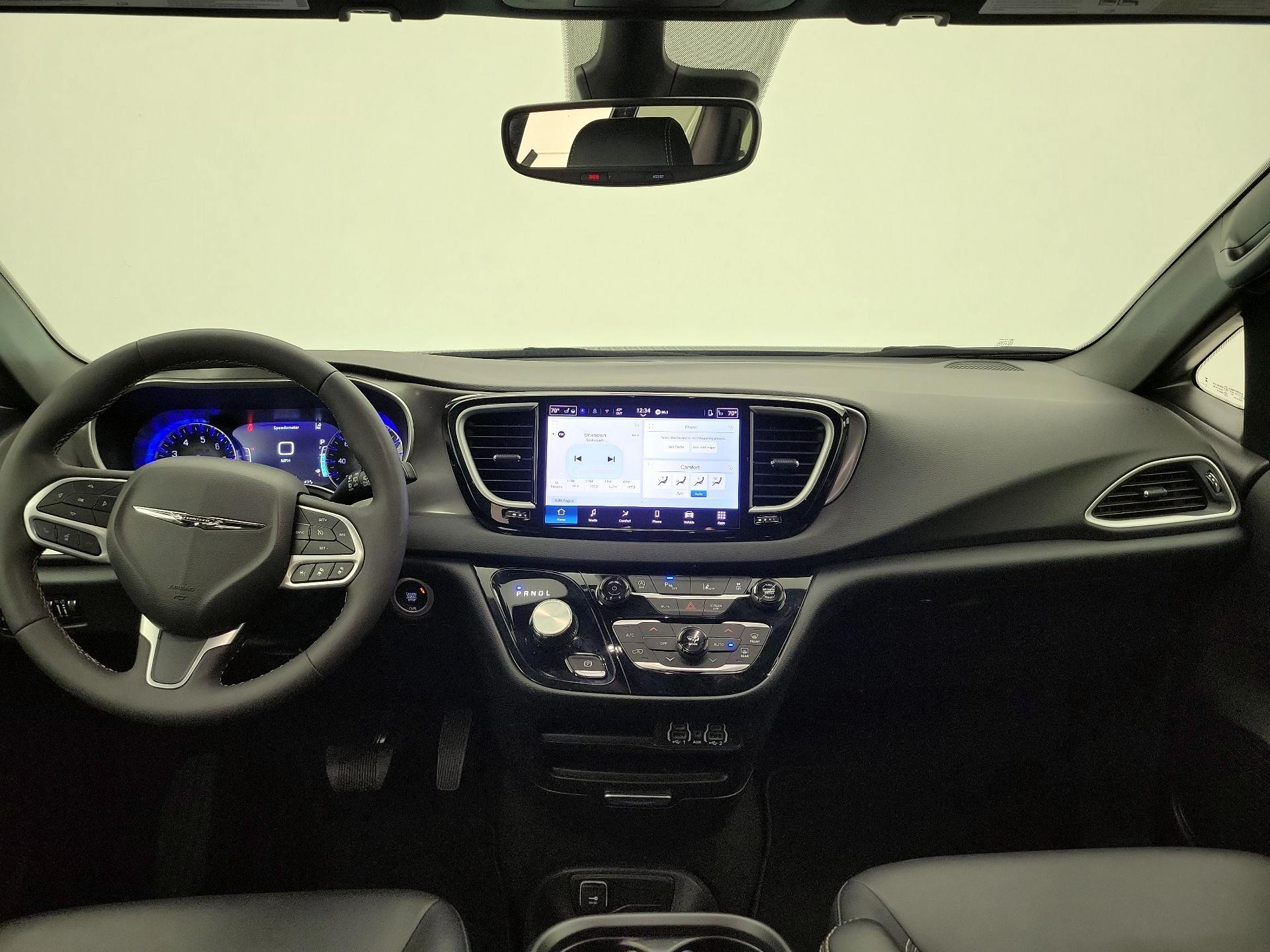 Thumbnail: 2025 Chrysler Pacifica - 9