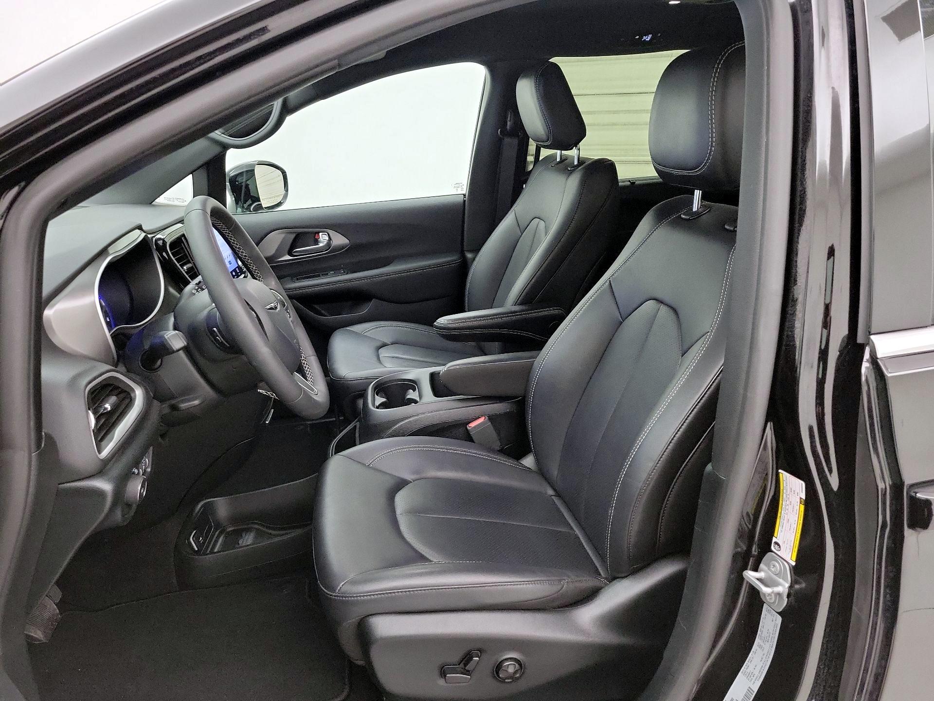 Thumbnail: 2025 Chrysler Pacifica - 11