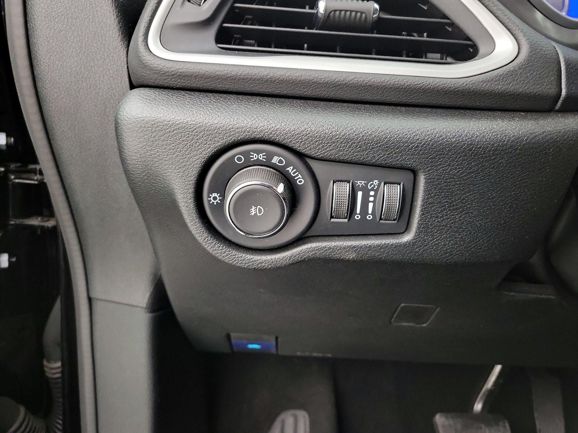 Thumbnail: 2025 Chrysler Pacifica - 13