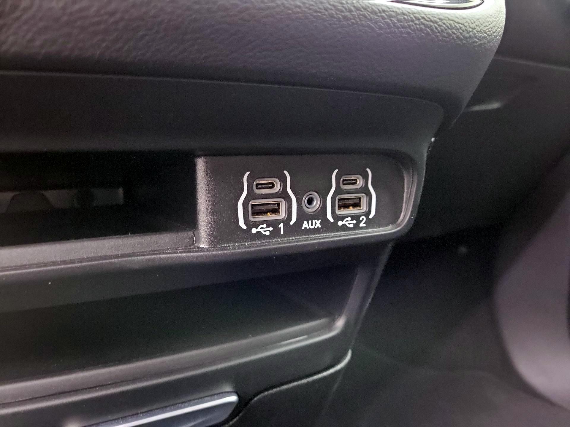 Thumbnail: 2025 Chrysler Pacifica - 18