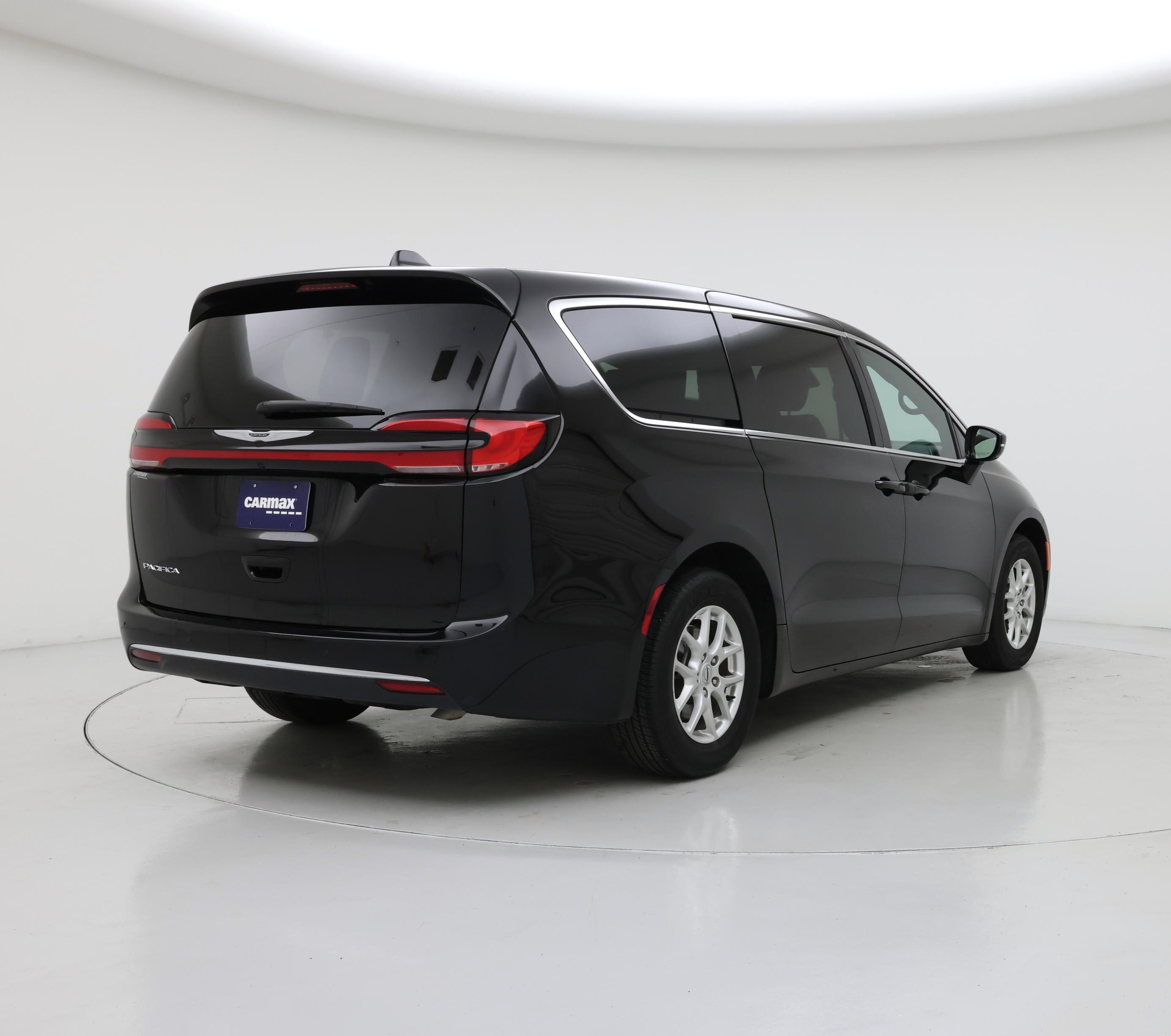 Thumbnail: 2025 Chrysler Pacifica - 8