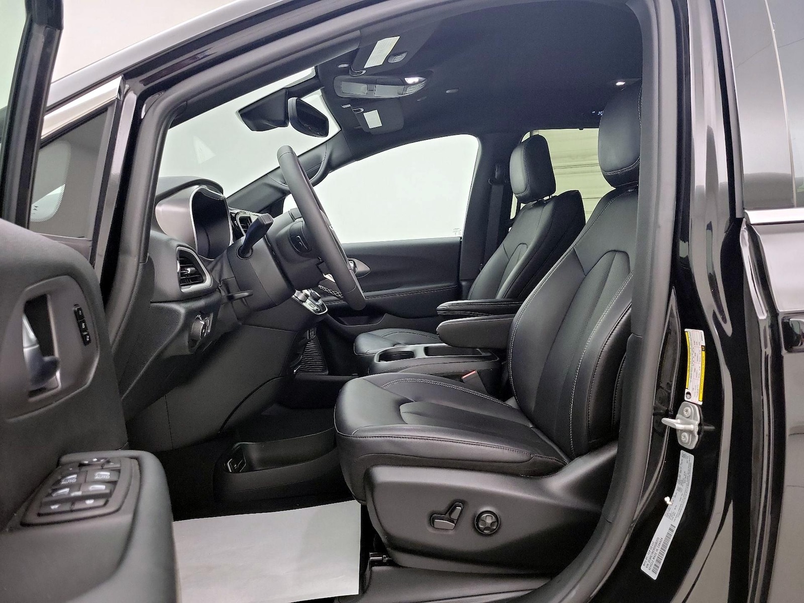 2025 Chrysler Pacifica Select - Photo 12