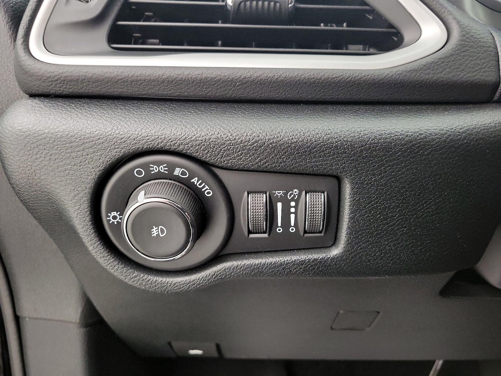 2025 Chrysler Pacifica Select - Photo 14