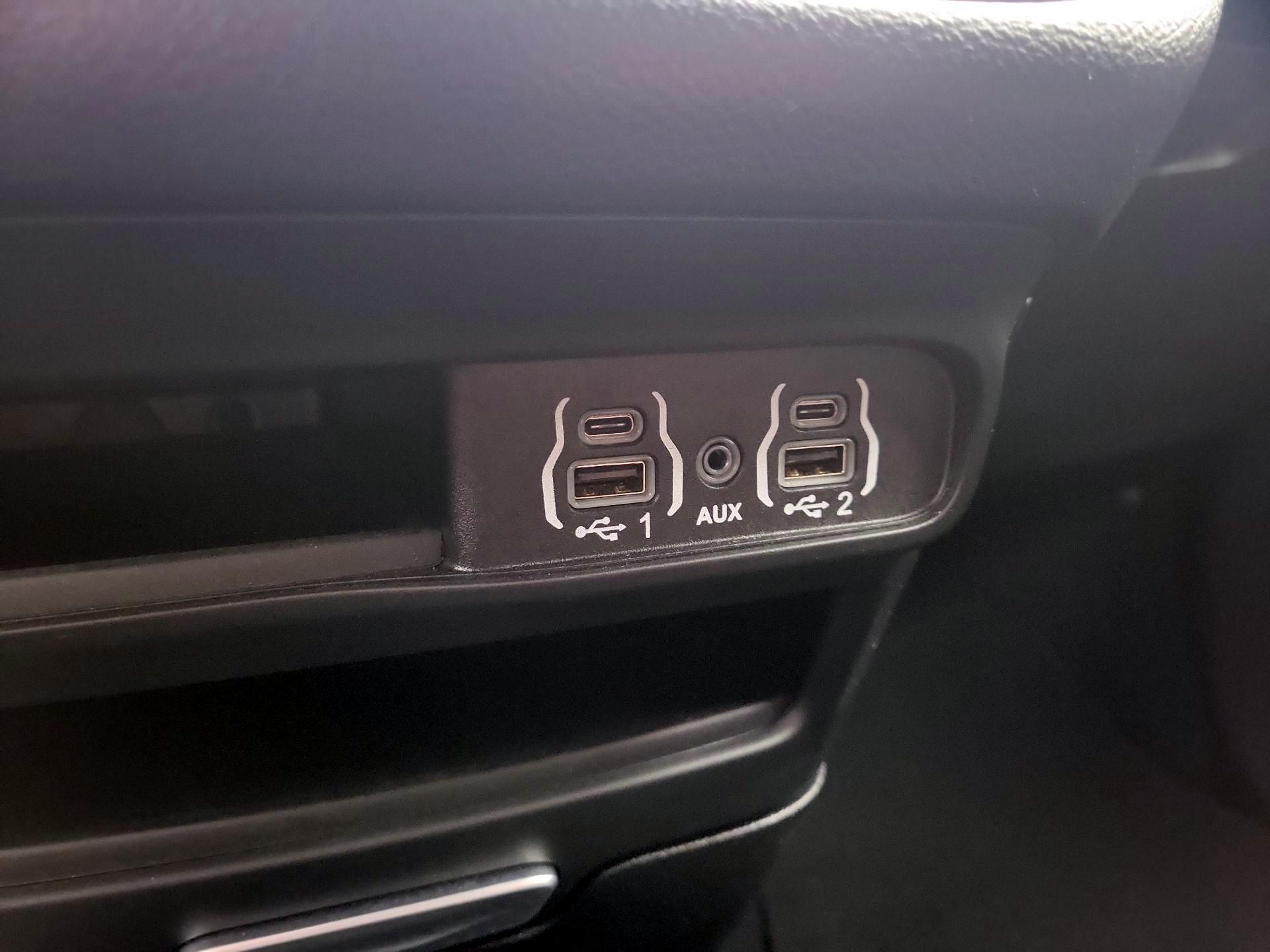 Thumbnail: 2025 Chrysler Pacifica - 18