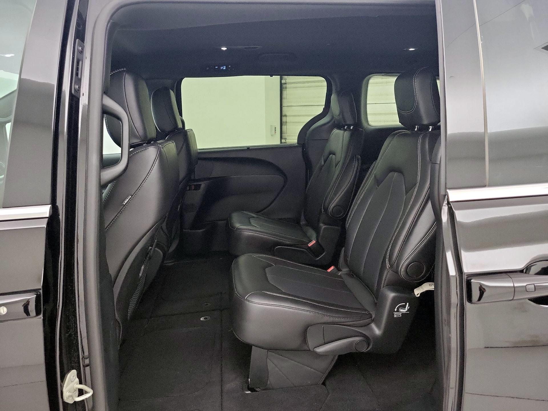 Thumbnail: 2025 Chrysler Pacifica - 19