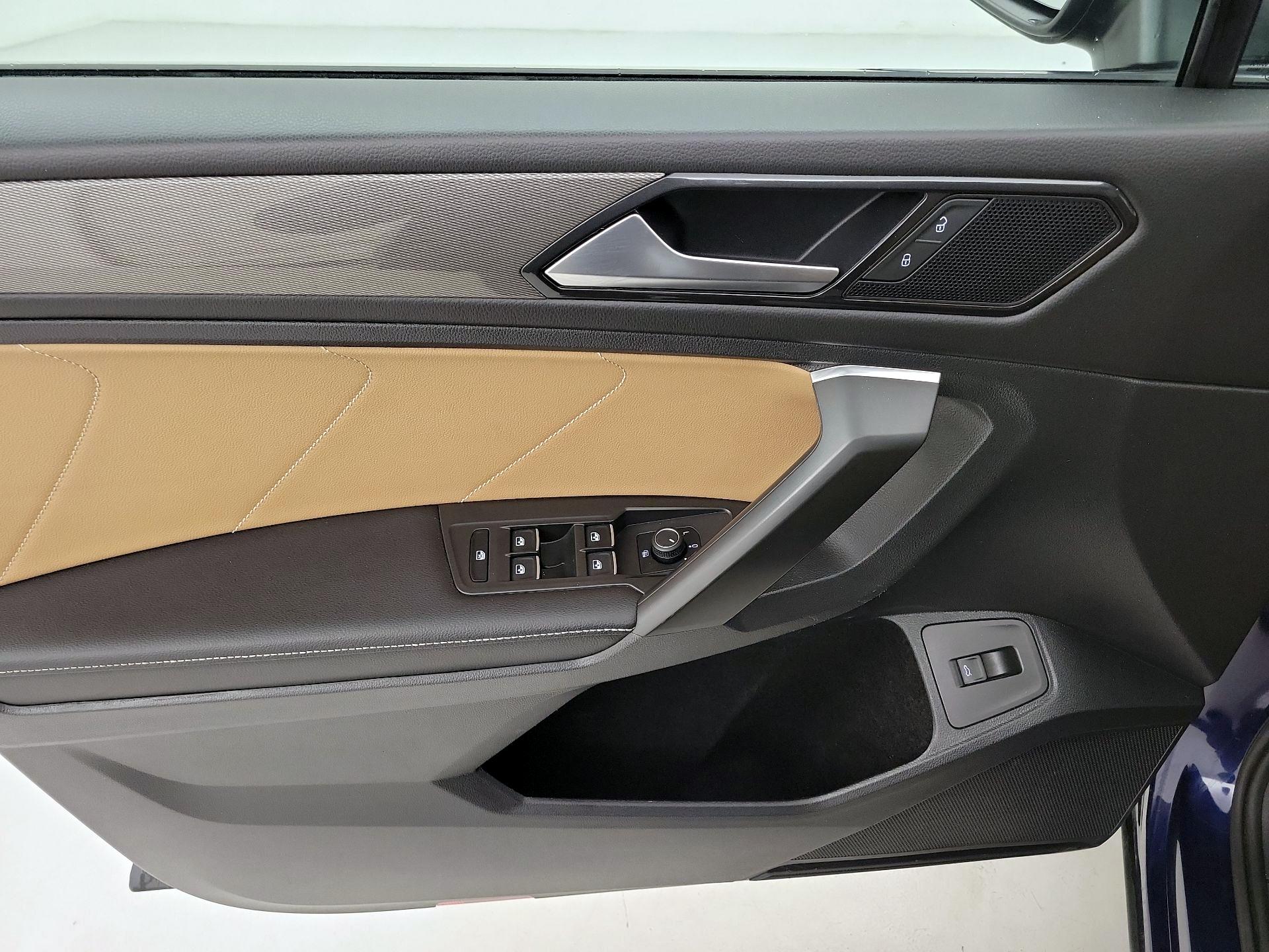 Thumbnail: 2022 Volkswagen Tiguan - 12