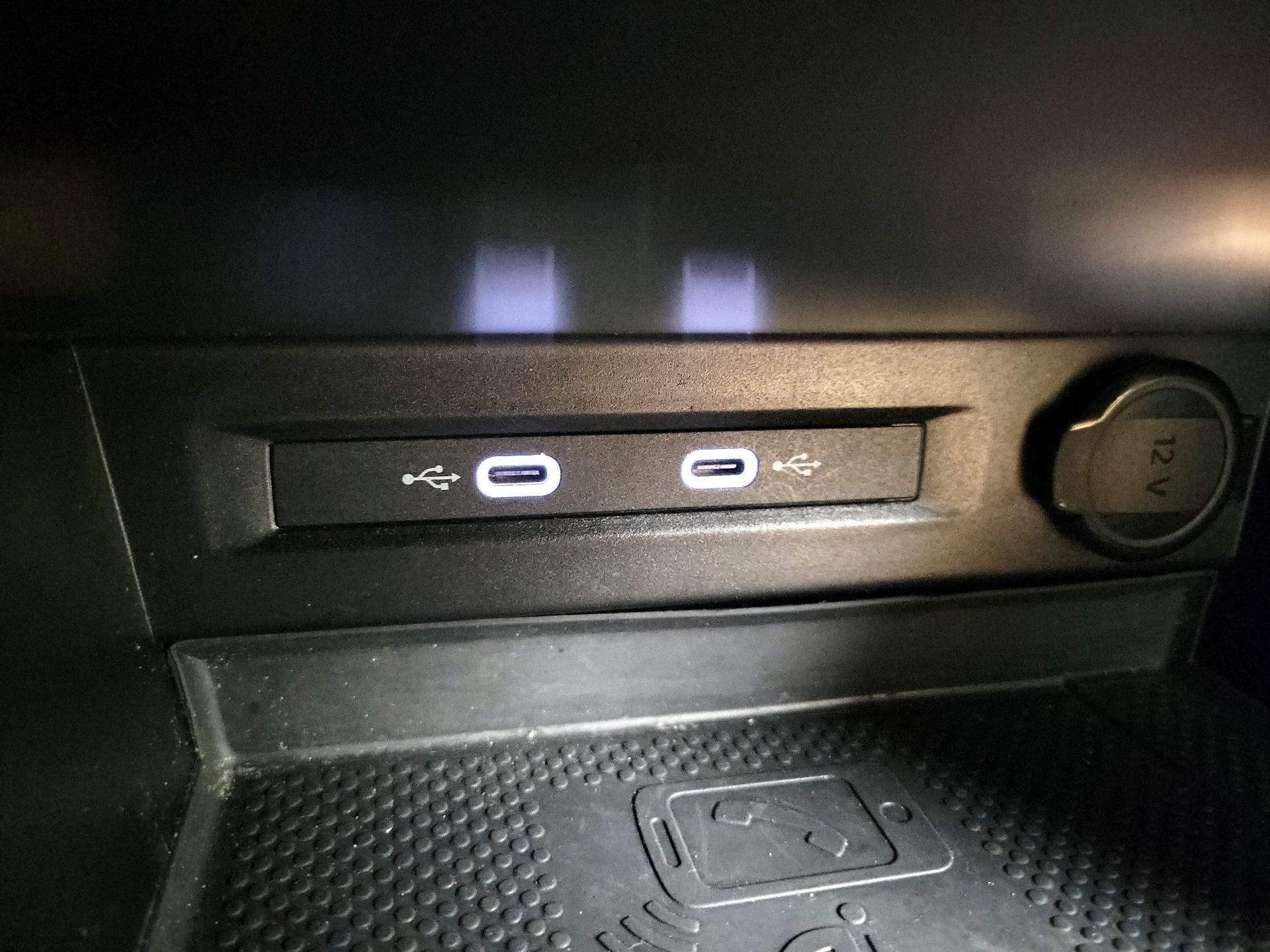 Thumbnail: 2022 Volkswagen Tiguan - 18