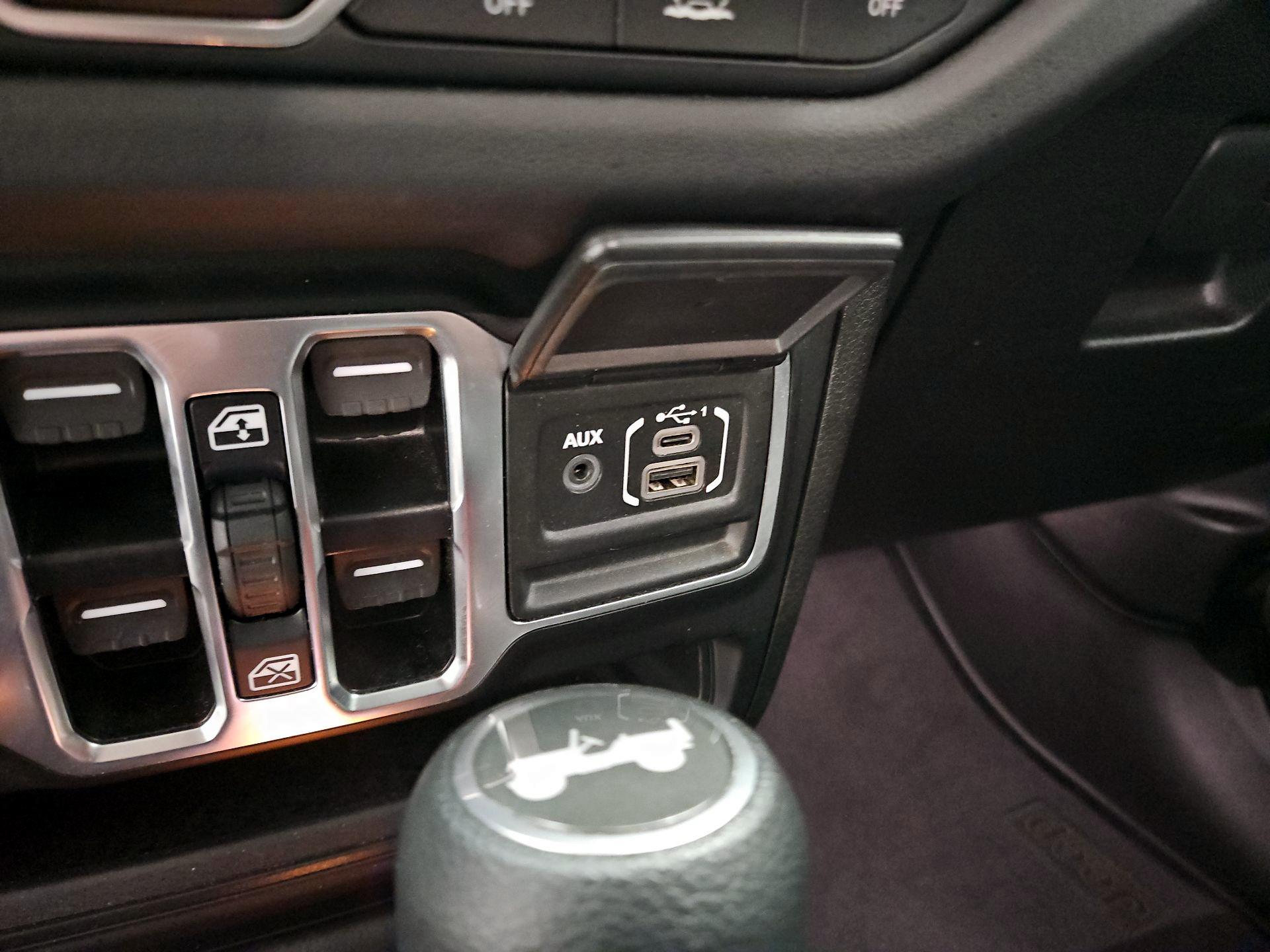 Thumbnail: 2025 Jeep Wrangler - 16