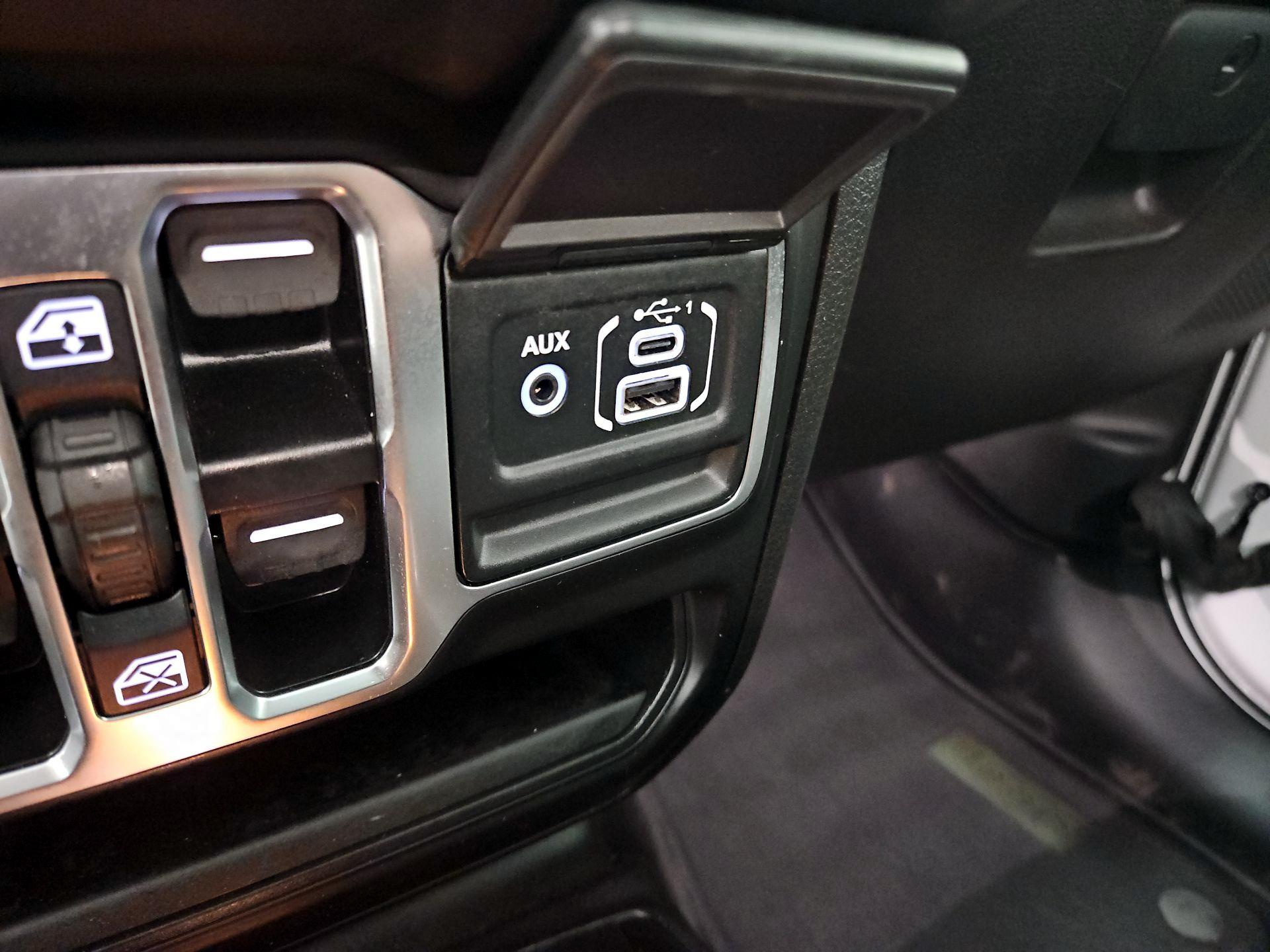 Thumbnail: 2025 Jeep Wrangler - 16