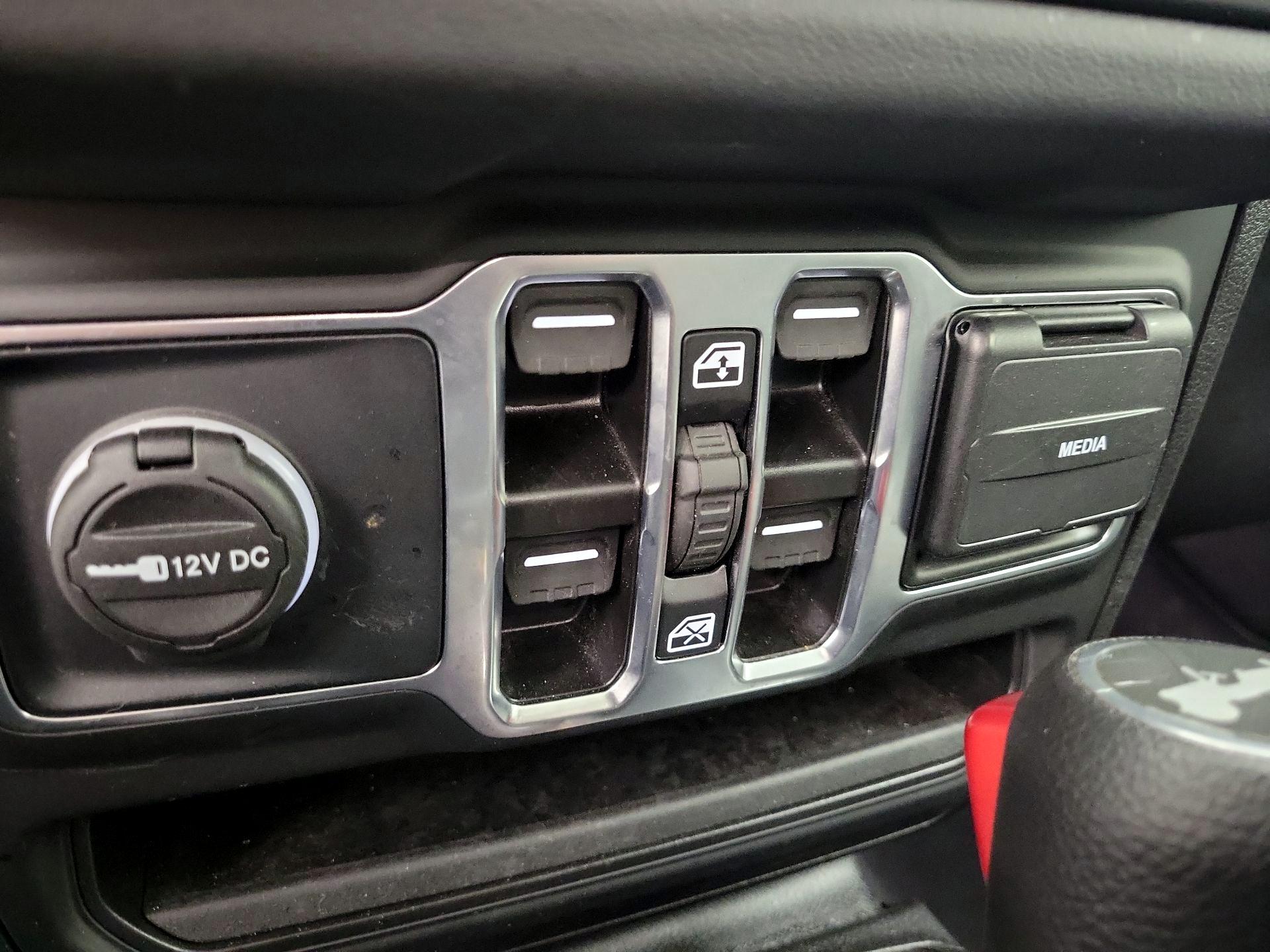 Thumbnail: 2025 Jeep Wrangler - 18