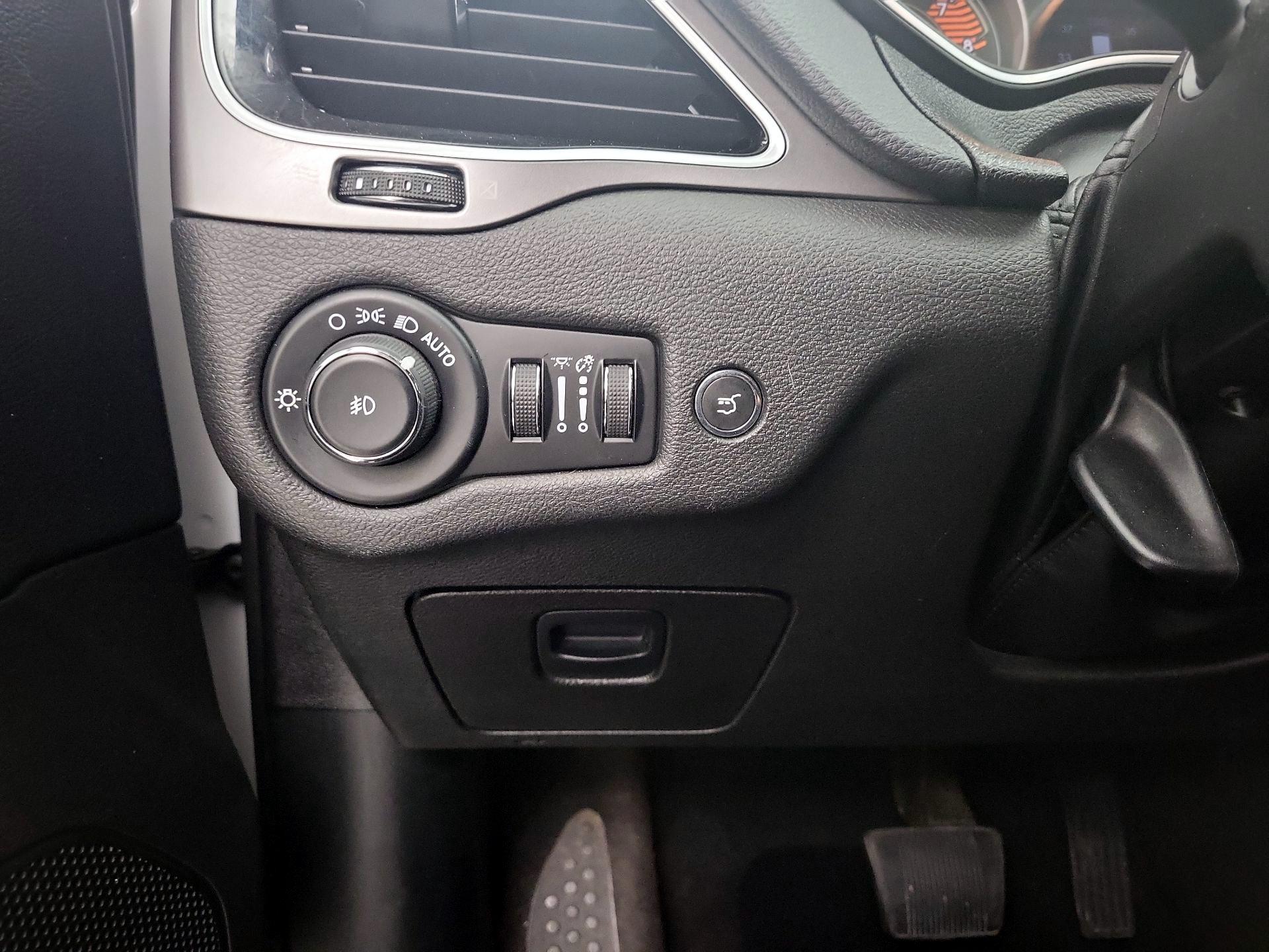 Thumbnail: 2019 Jeep Cherokee - 13