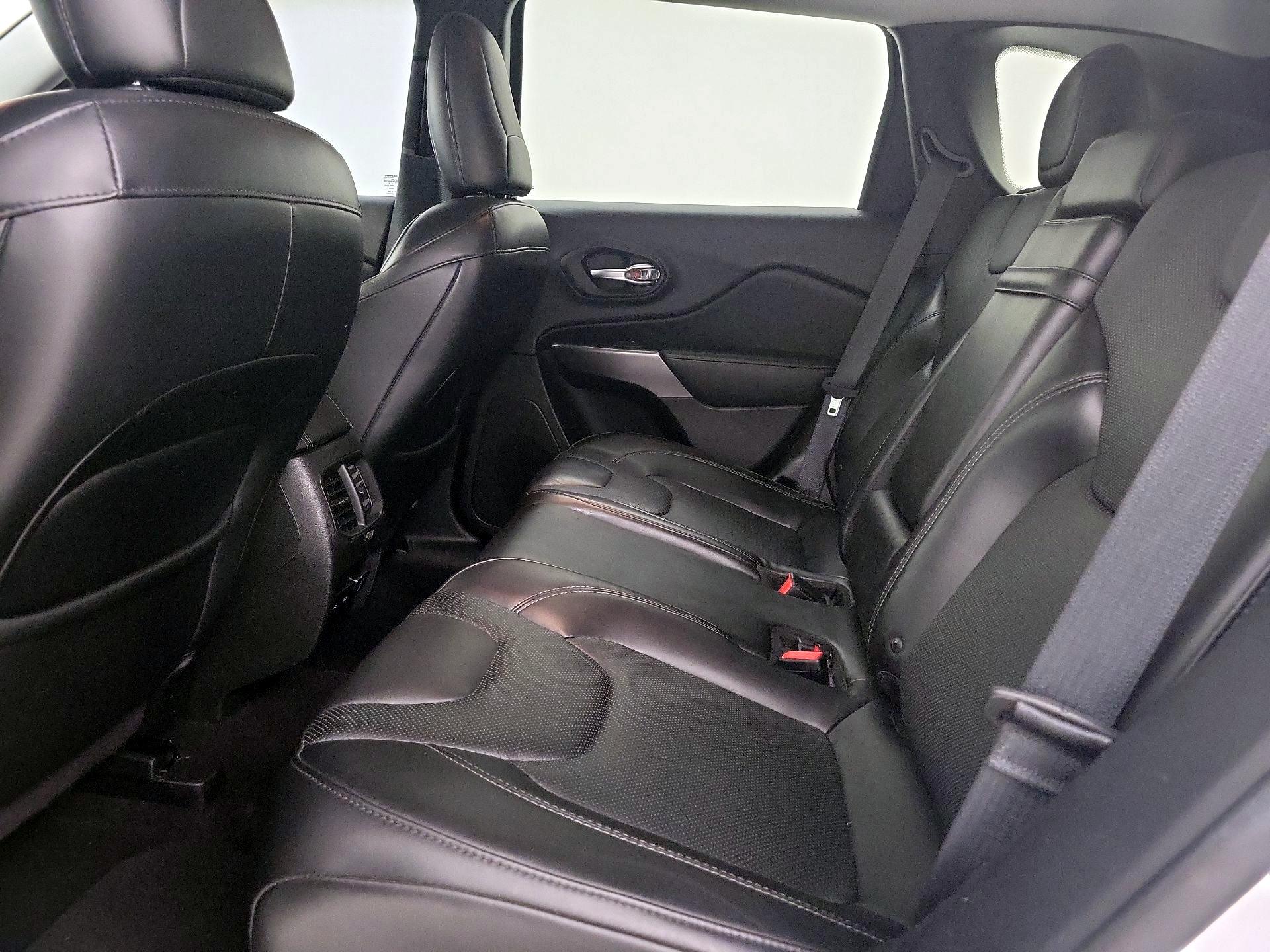 Thumbnail: 2019 Jeep Cherokee - 19