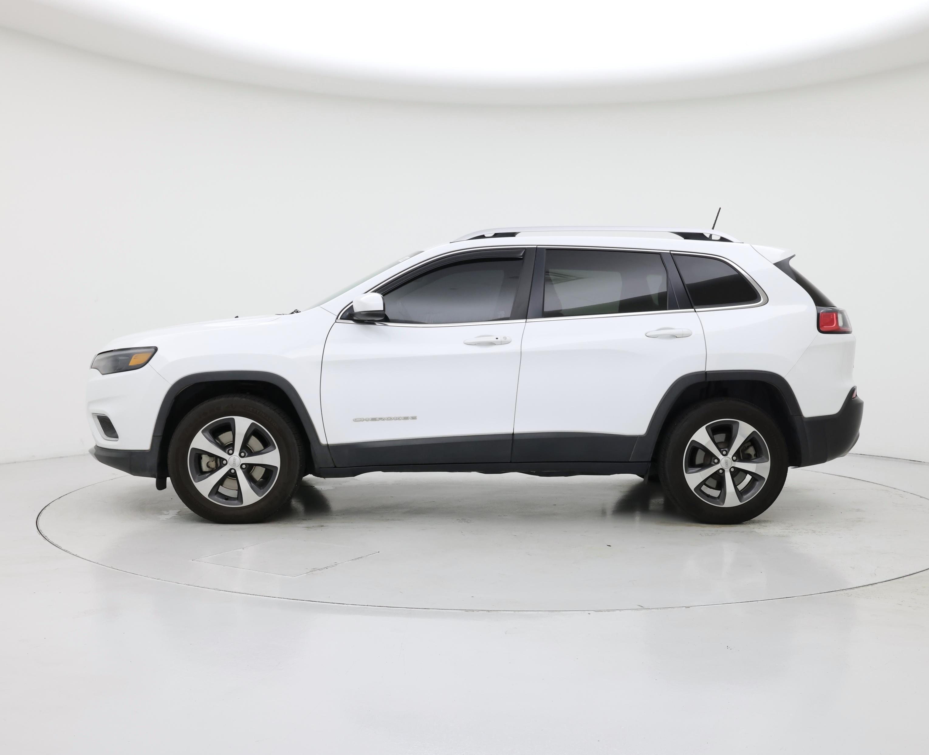 Thumbnail: 2019 Jeep Cherokee - 3