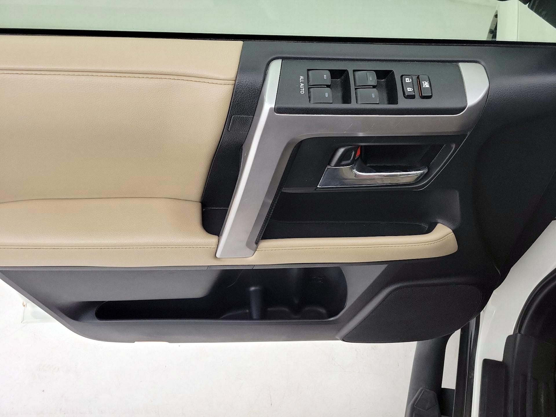 Thumbnail: 2020 Toyota 4Runner - 12