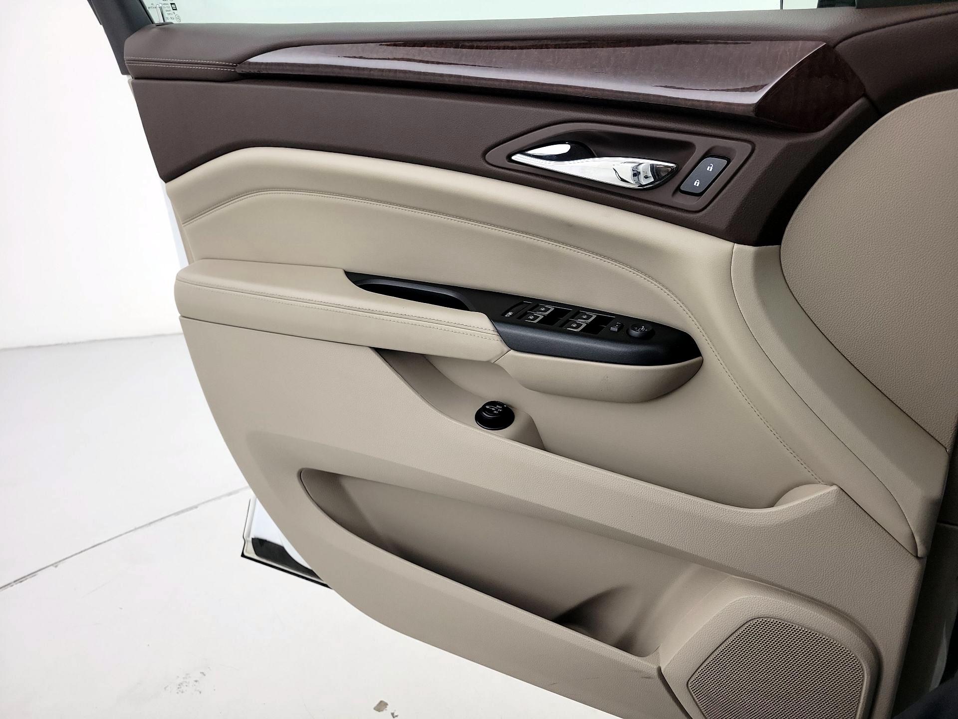 Thumbnail: 2016 Cadillac SRX - 12