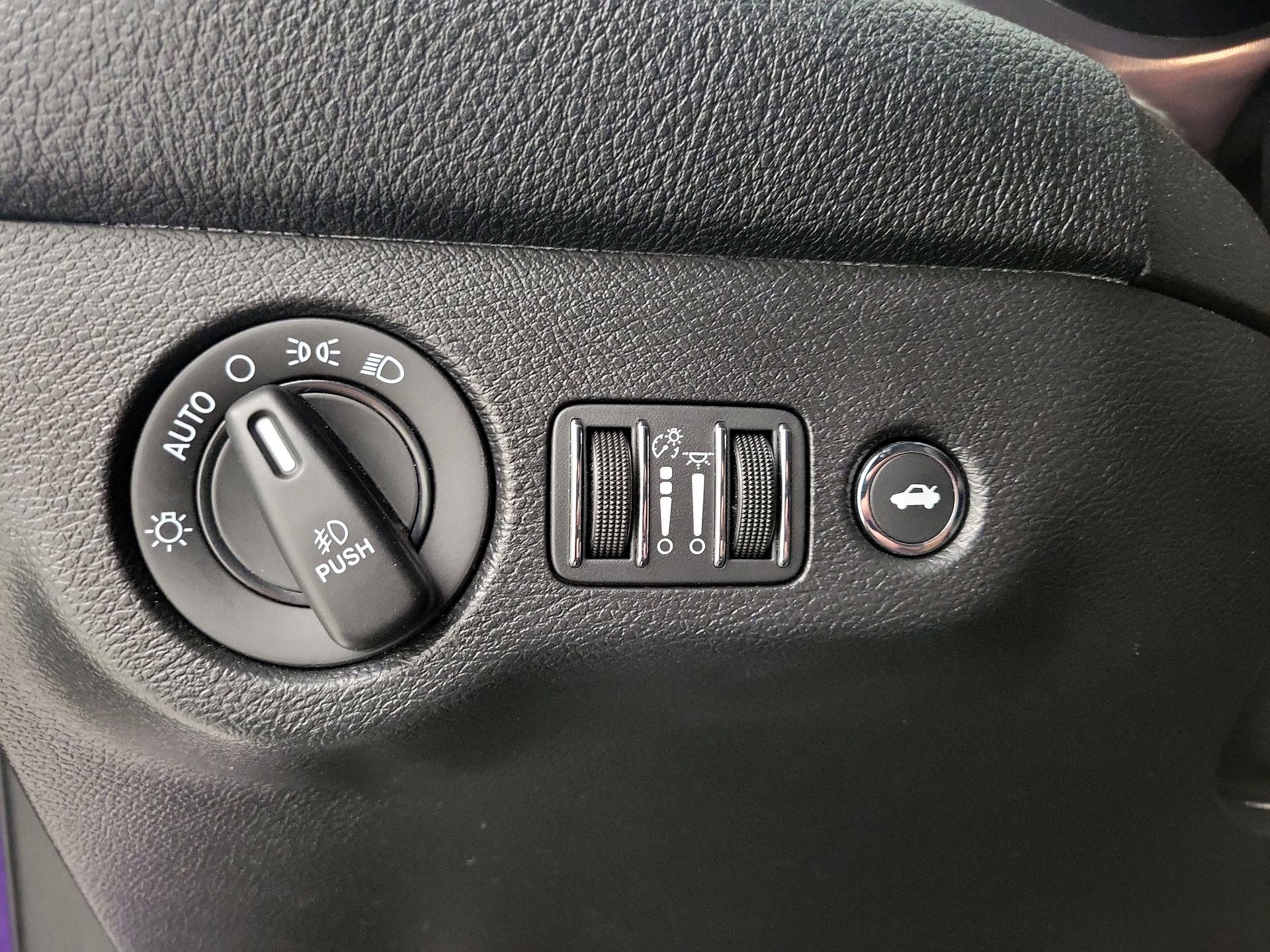 Thumbnail: 2019 Dodge Challenger - 13