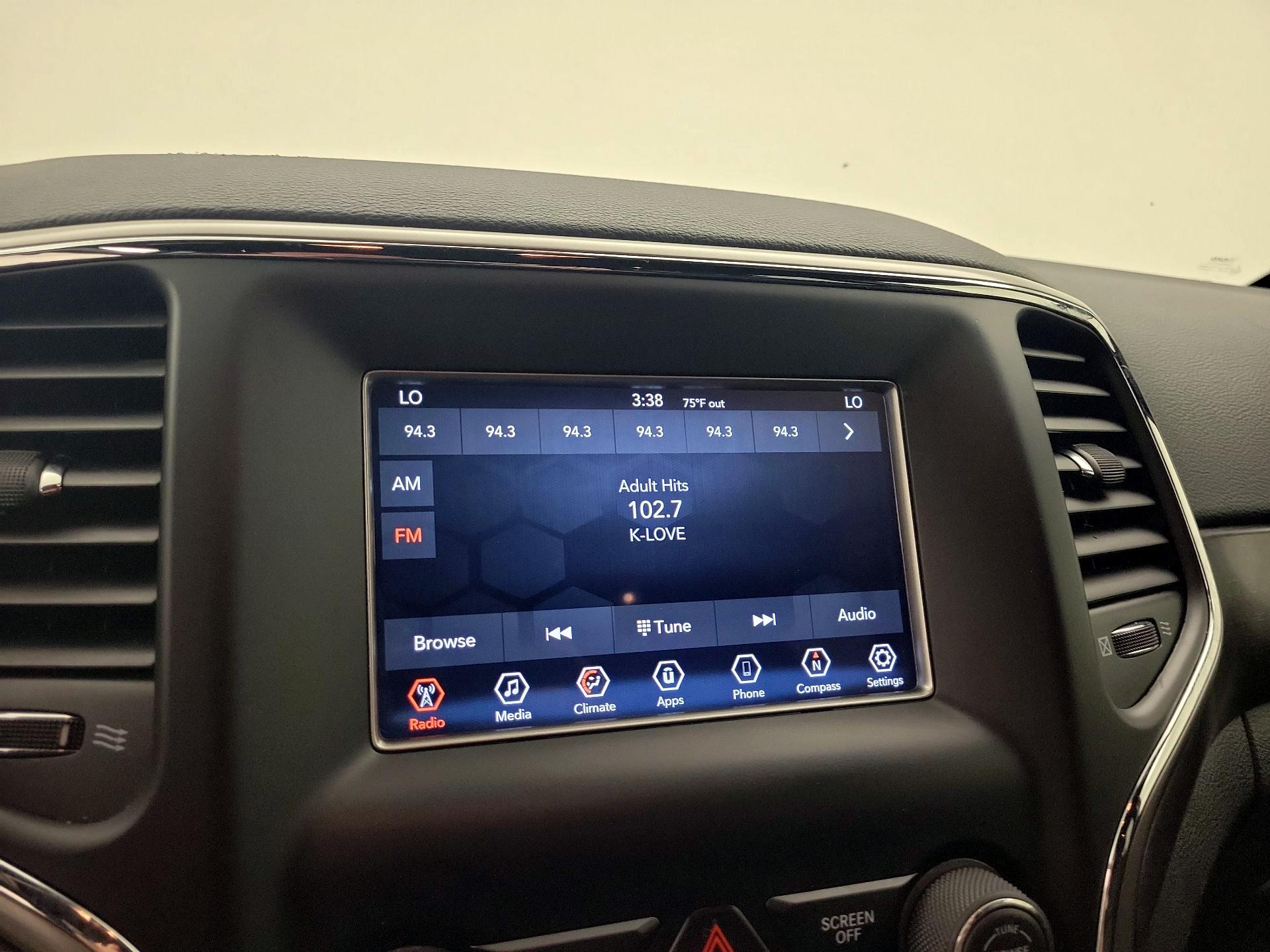 Thumbnail: 2018 Jeep Grand Cherokee - 15