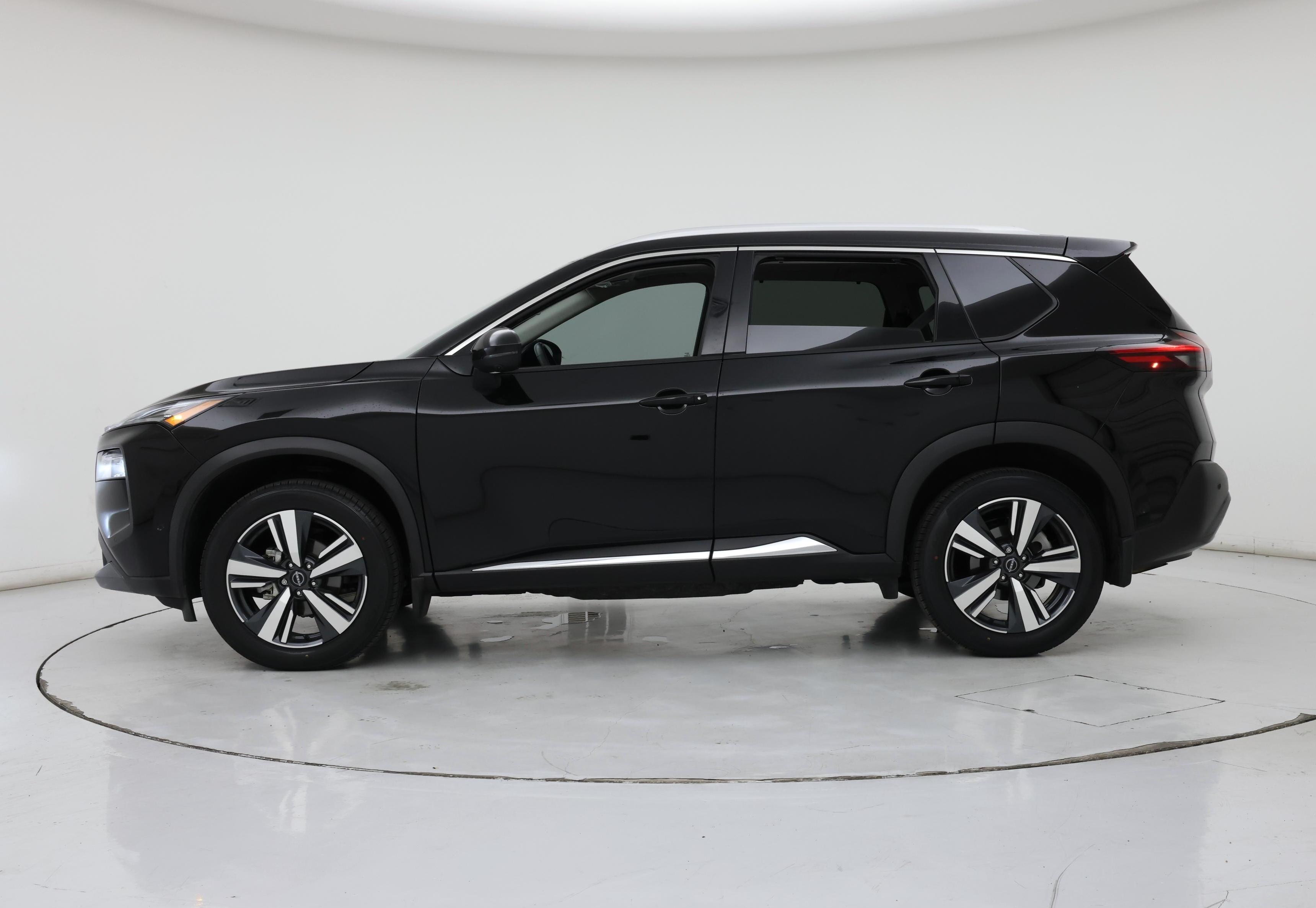 Thumbnail: 2023 Nissan Rogue - 3