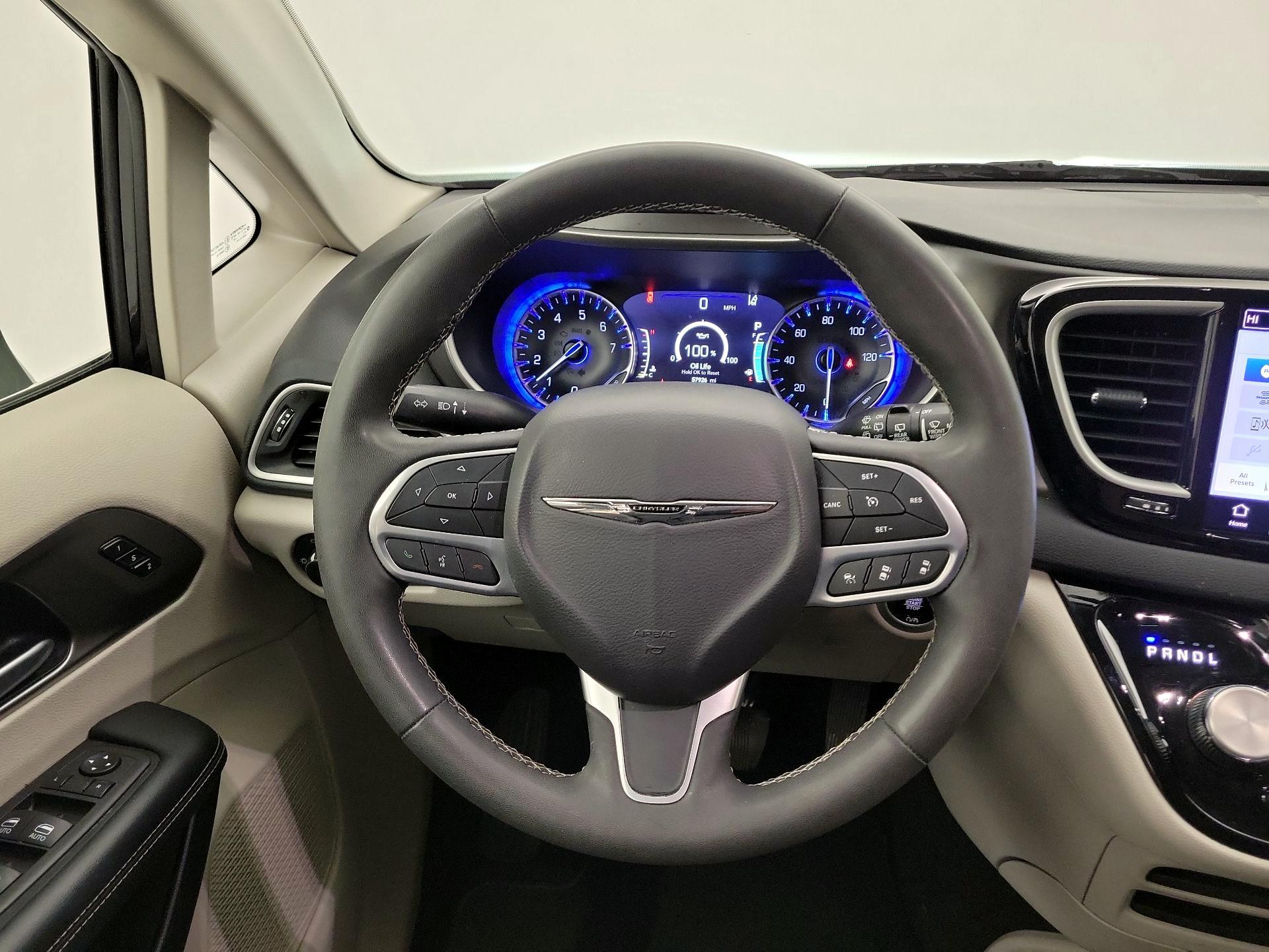 Thumbnail: 2023 Chrysler Pacifica - 10