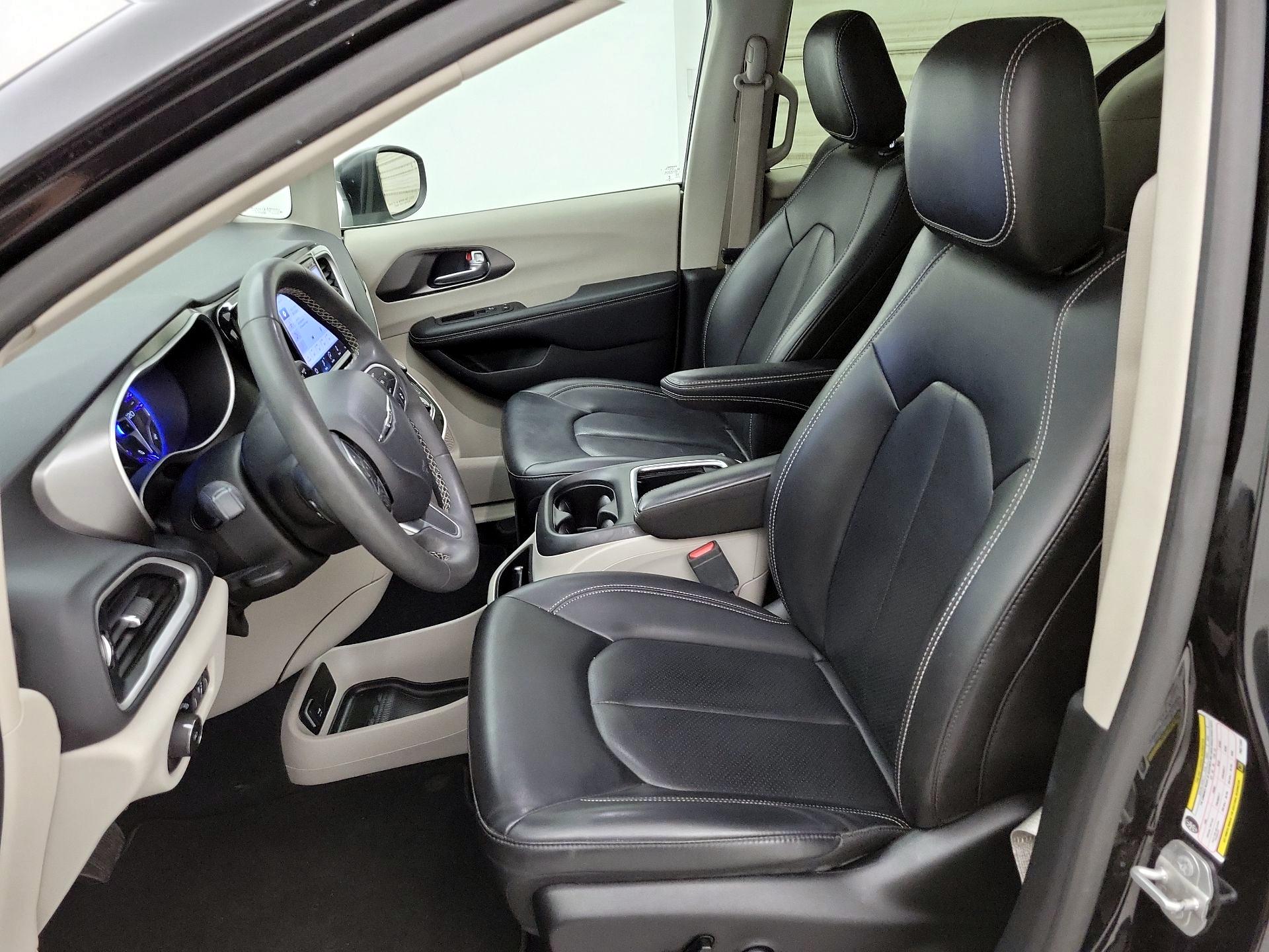 Thumbnail: 2023 Chrysler Pacifica - 11