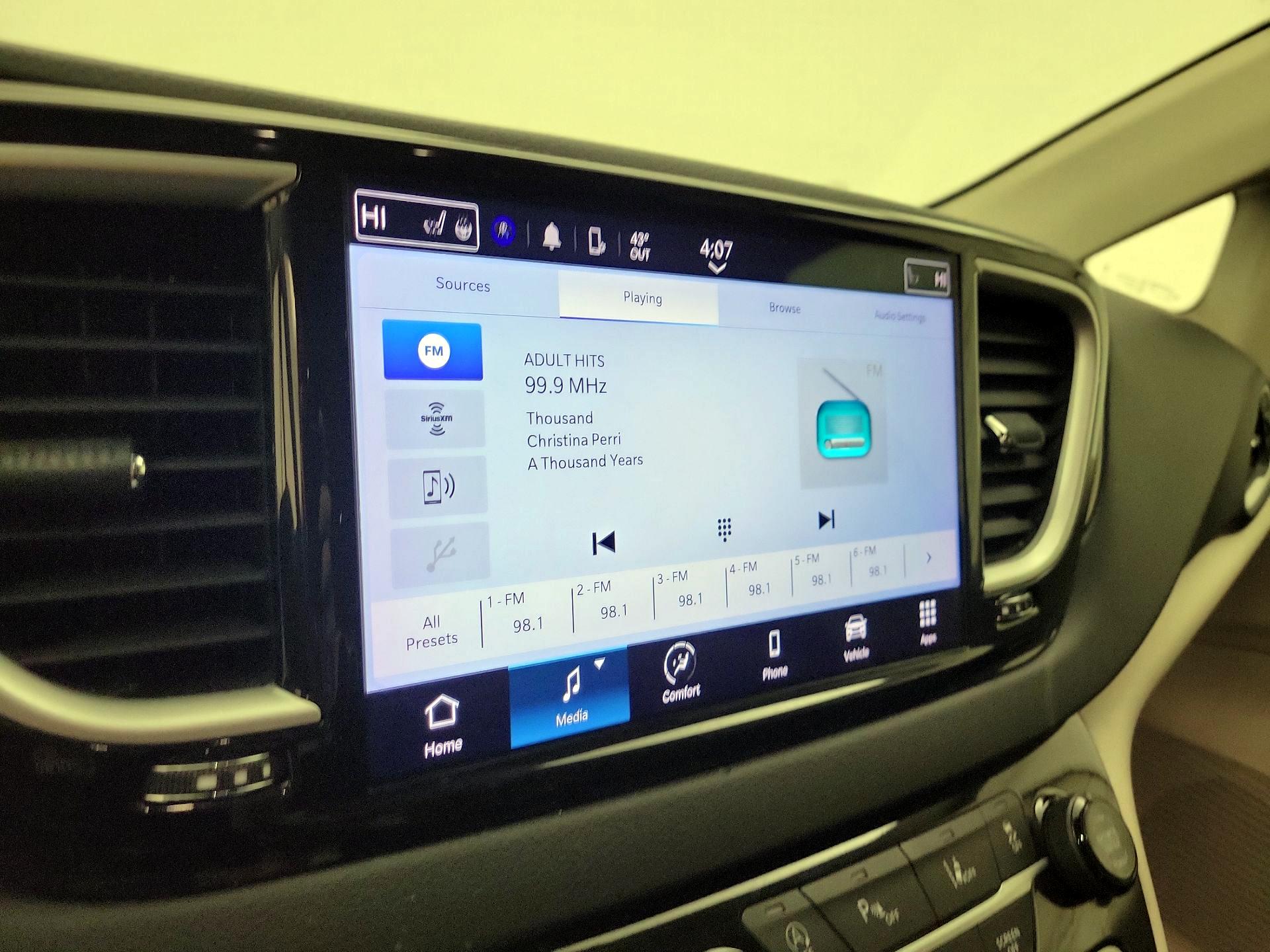 Thumbnail: 2023 Chrysler Pacifica - 15