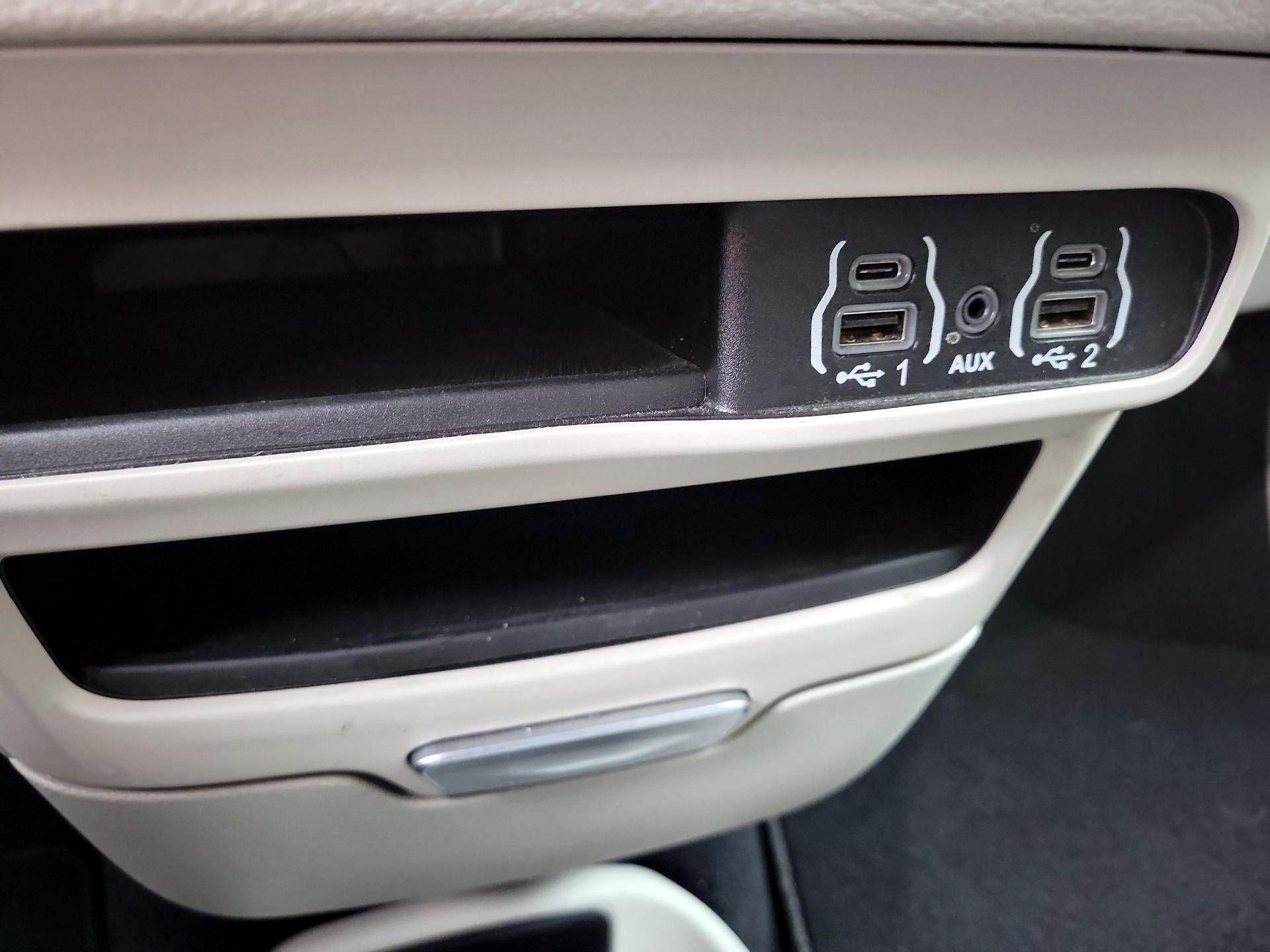 Thumbnail: 2023 Chrysler Pacifica - 18
