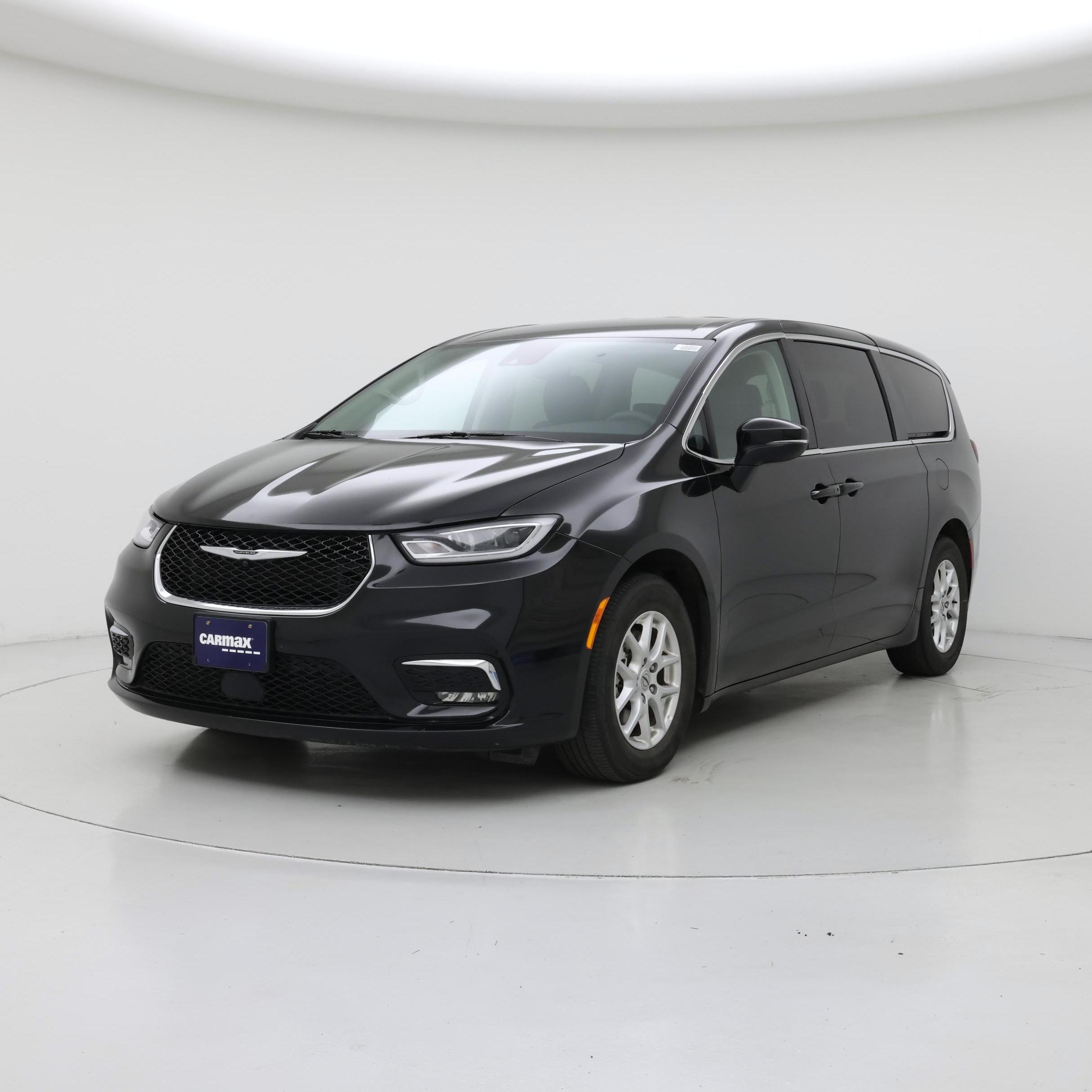 Thumbnail: 2023 Chrysler Pacifica - 4
