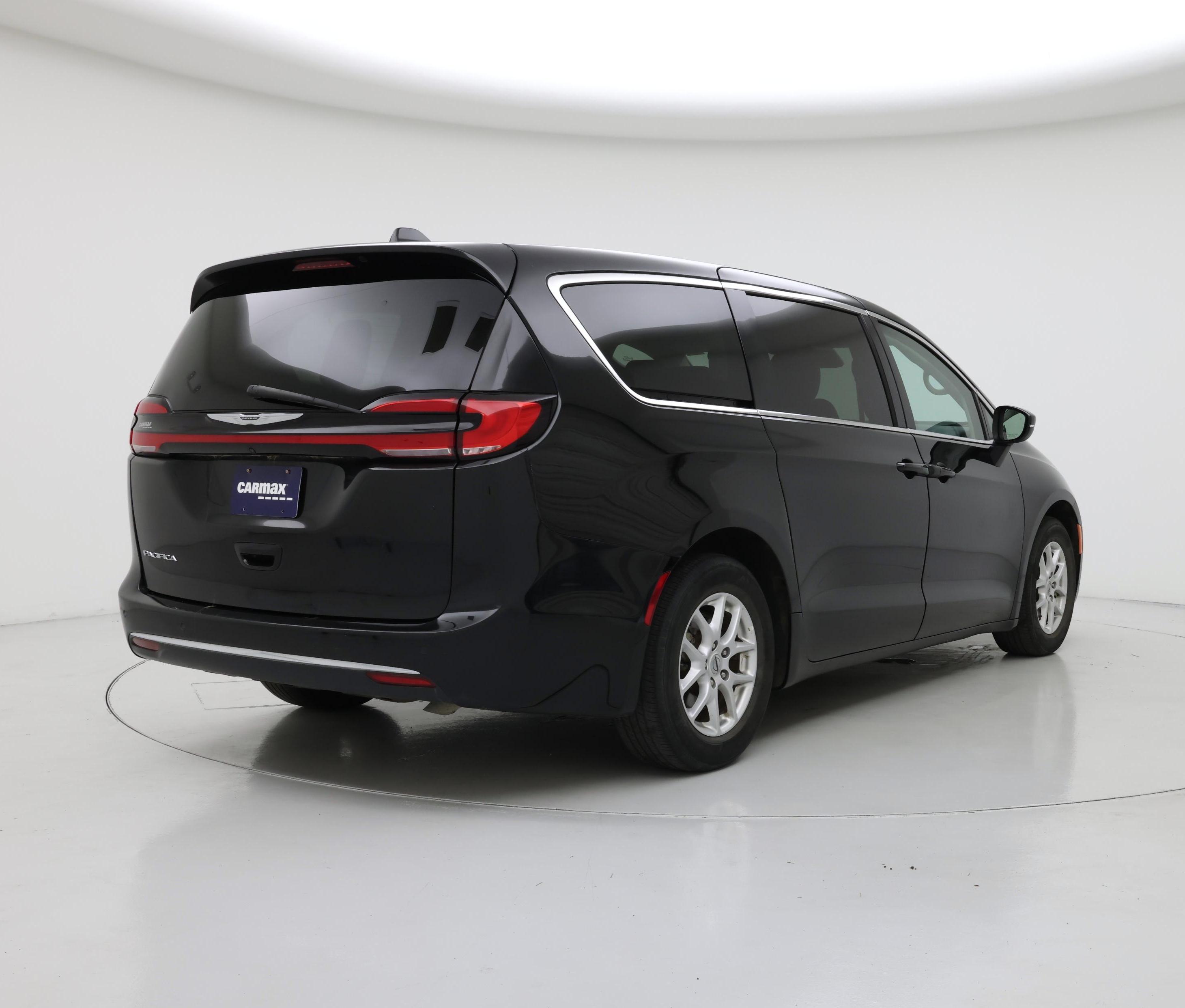 Thumbnail: 2023 Chrysler Pacifica - 8