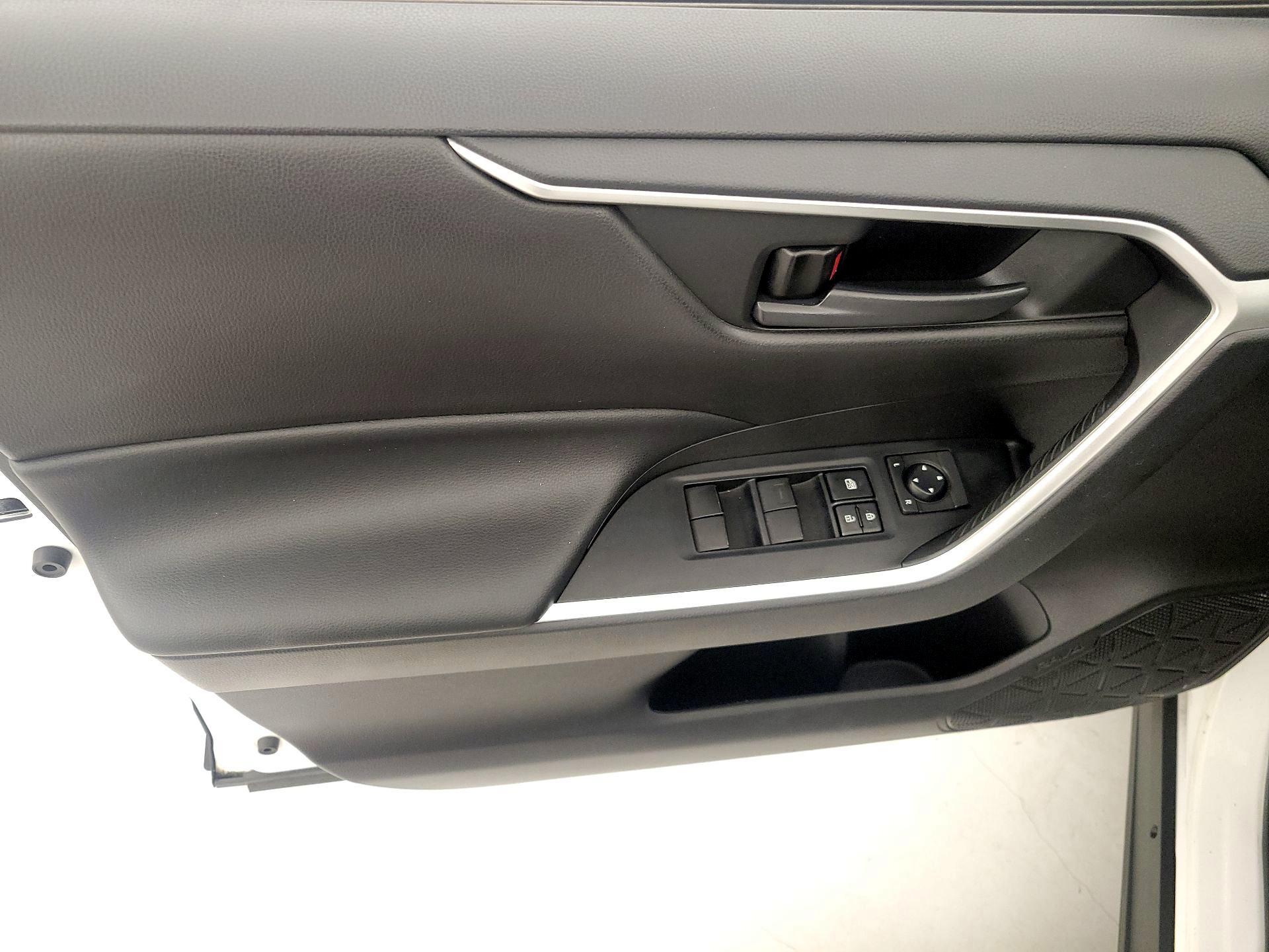 Thumbnail: 2021 Toyota RAV4 - 12